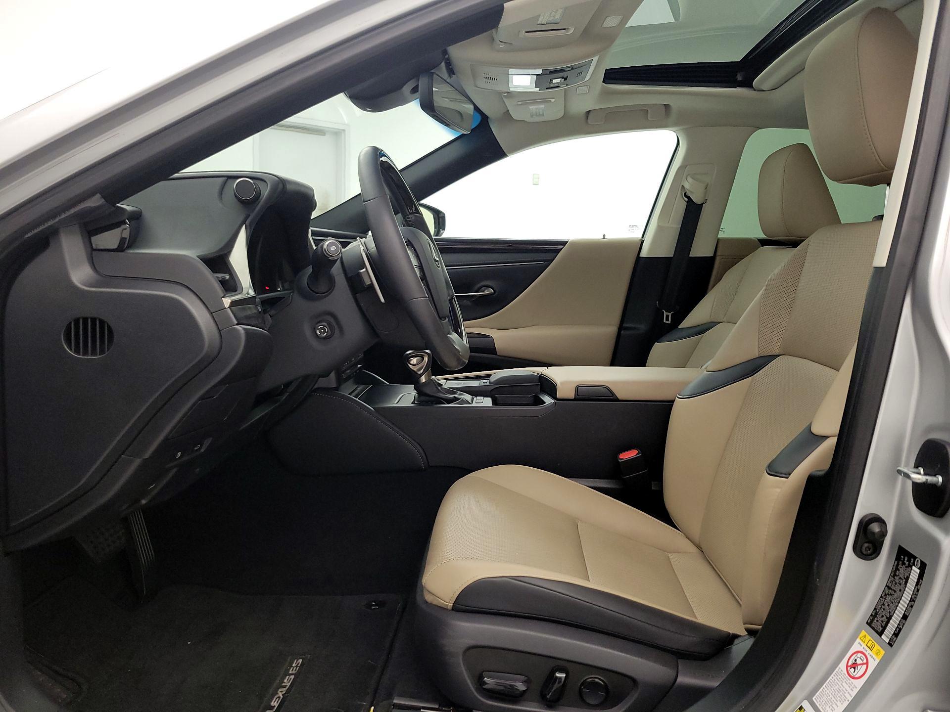 Thumbnail: 2019 Lexus ES - 11
