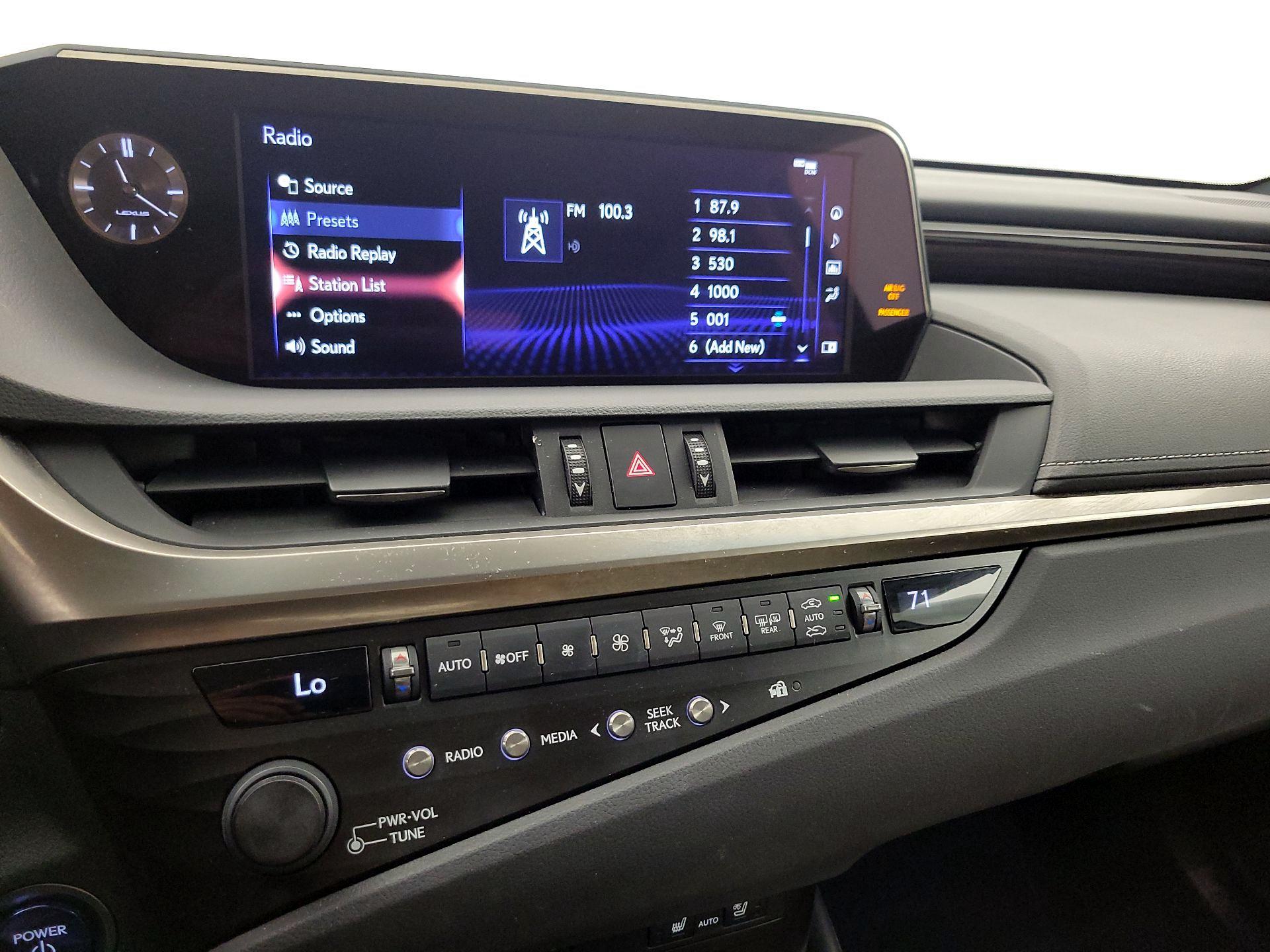 Thumbnail: 2019 Lexus ES - 16