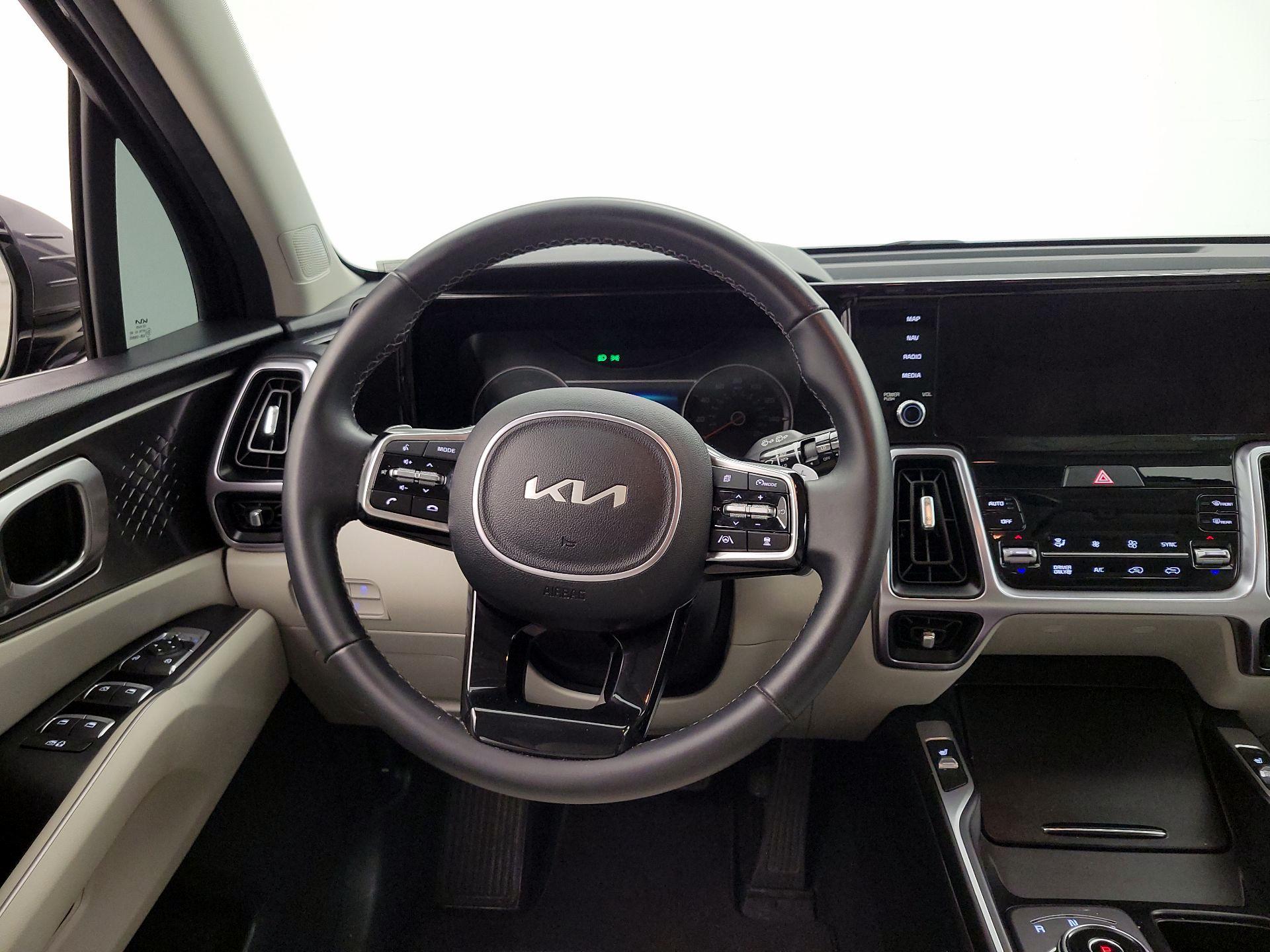 Thumbnail: 2023 Kia Sorento - 10