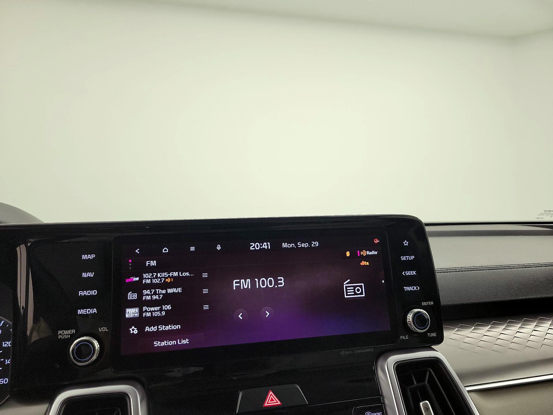 Thumbnail: 2023 Kia Sorento - 16
