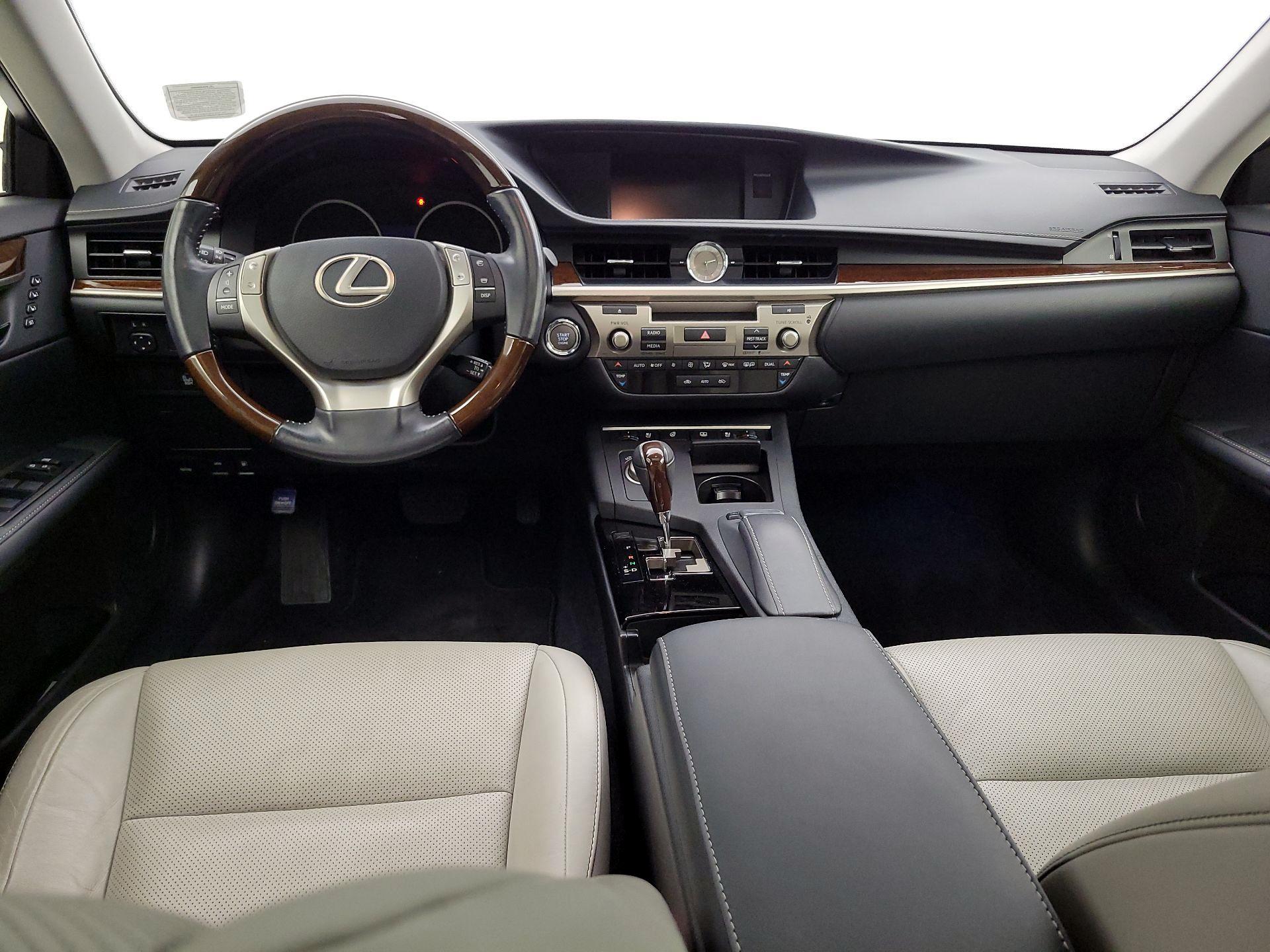 Thumbnail: 2015 Lexus ES - 9