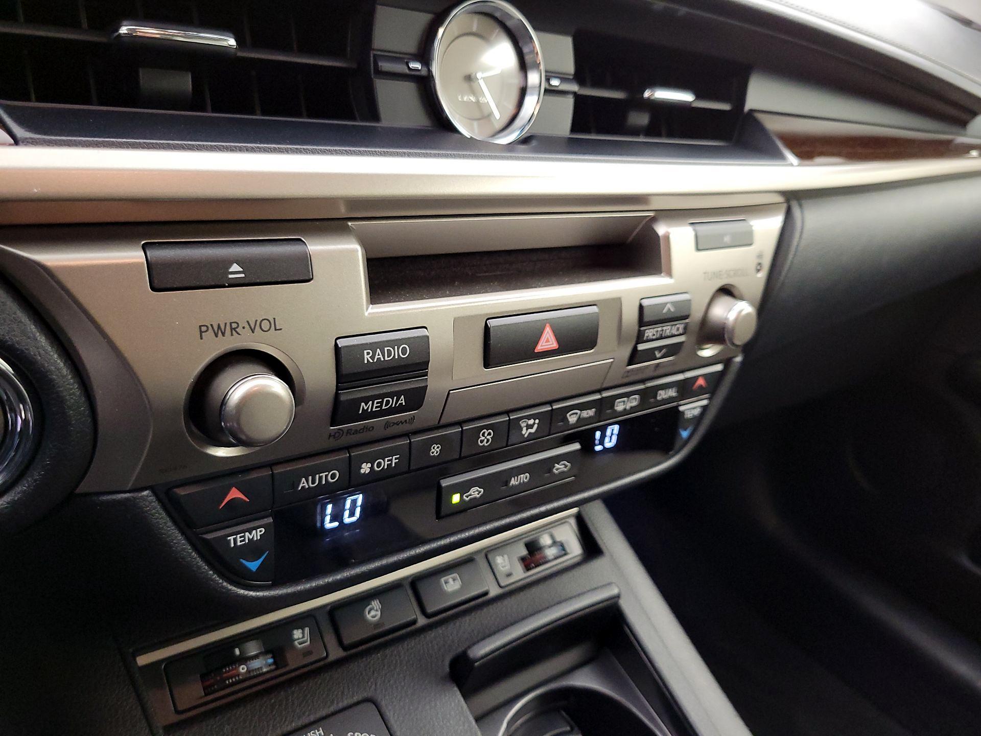 Thumbnail: 2015 Lexus ES - 17