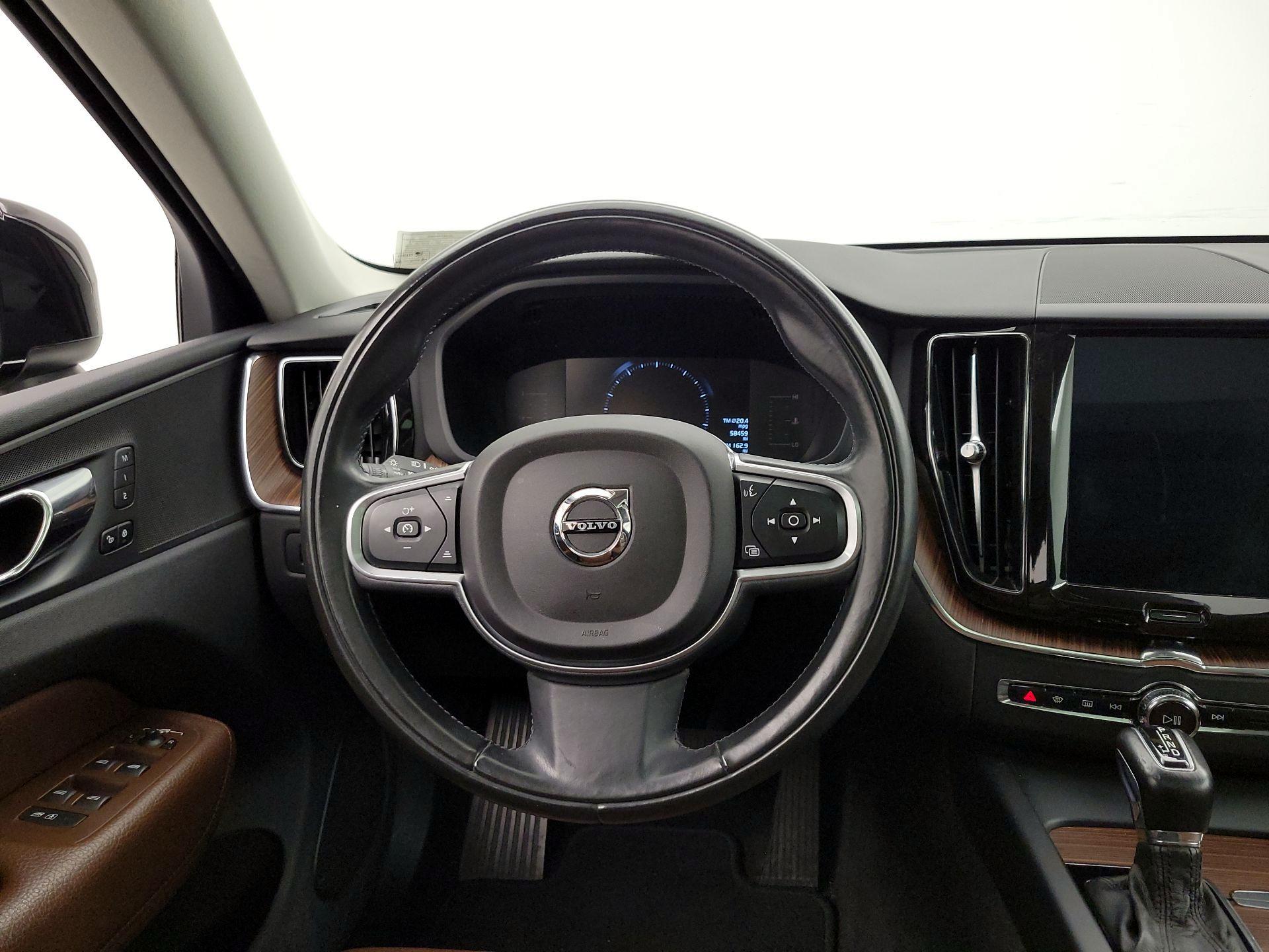 Thumbnail: 2019 Volvo XC60 - 10