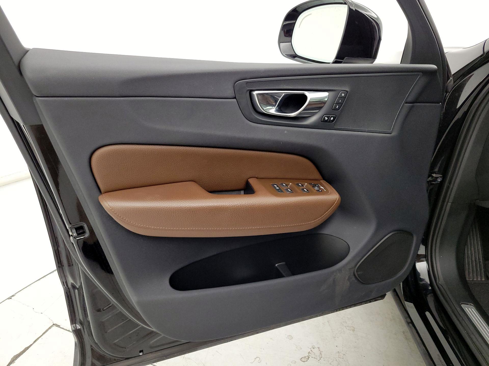 Thumbnail: 2019 Volvo XC60 - 12