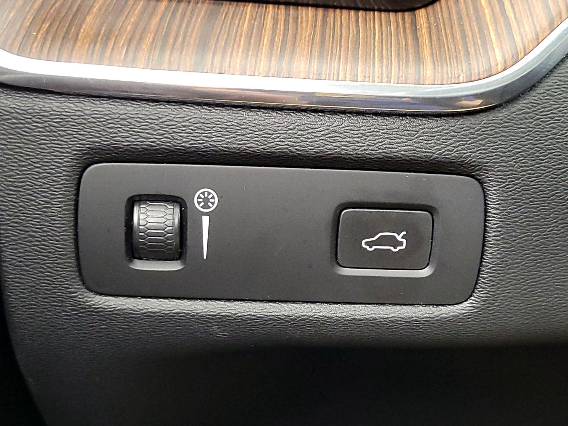 Thumbnail: 2019 Volvo XC60 - 13