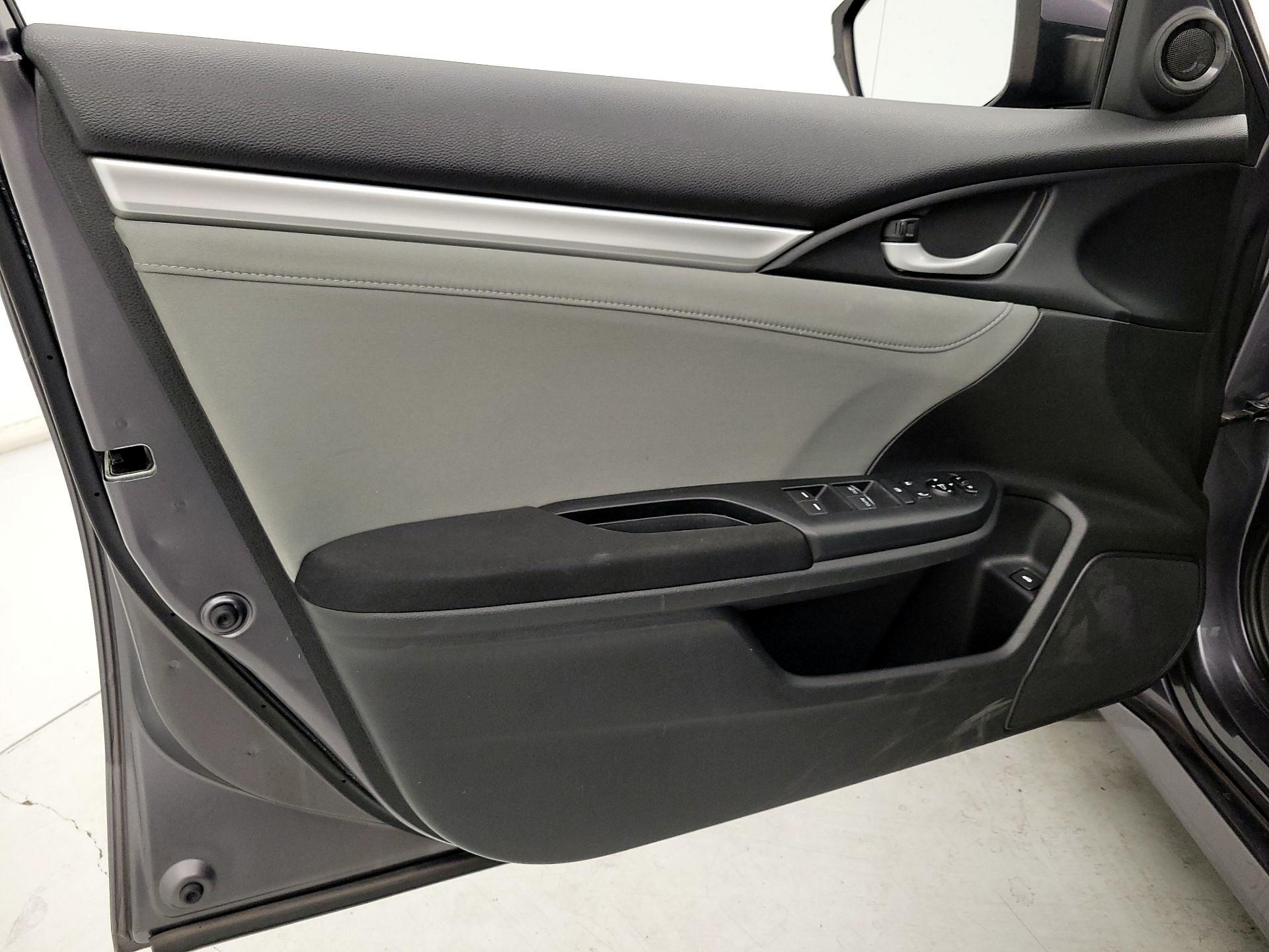 Thumbnail: 2016 Honda Civic - 12