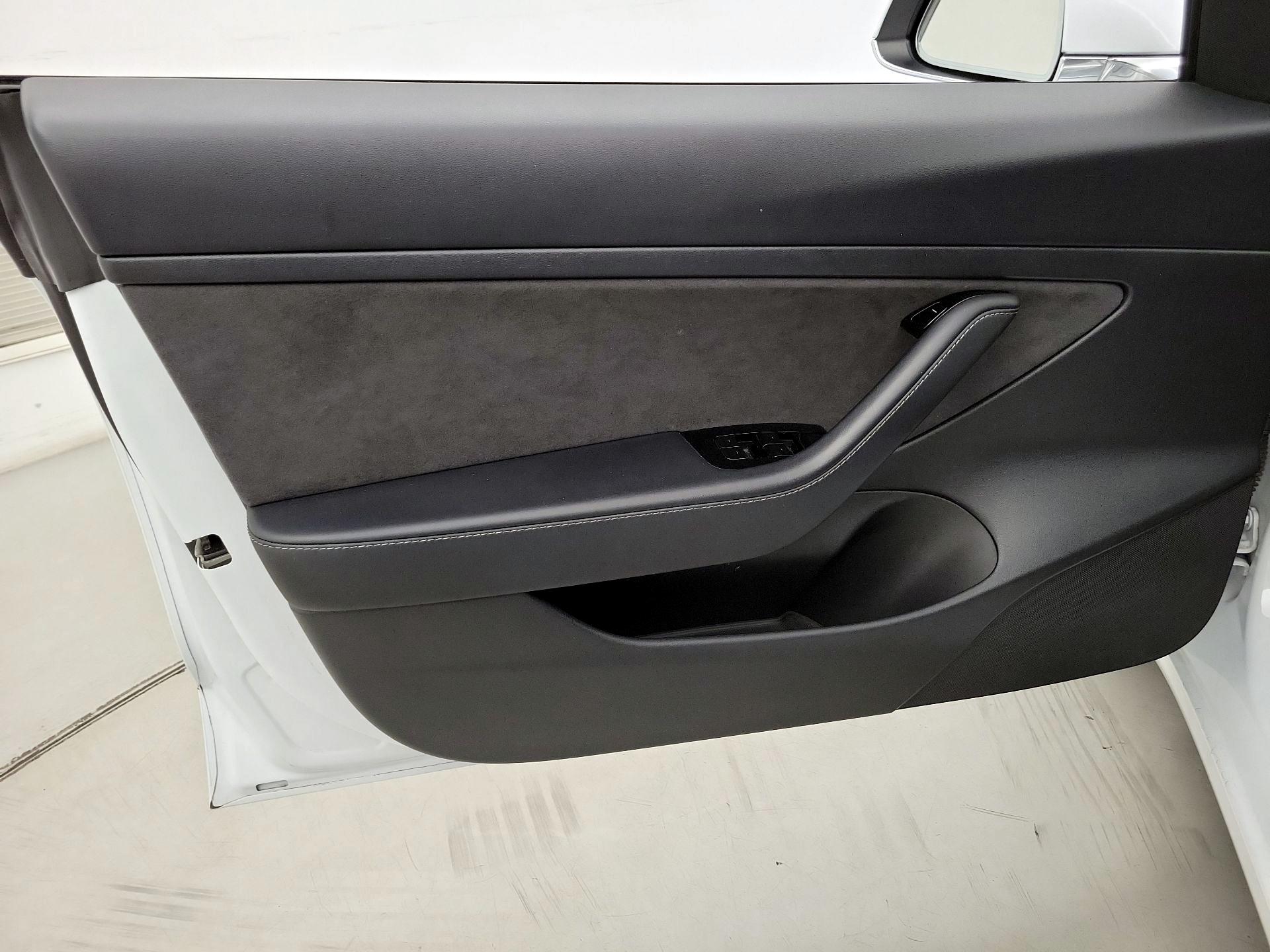 Thumbnail: 2020 Tesla Model 3 - 12