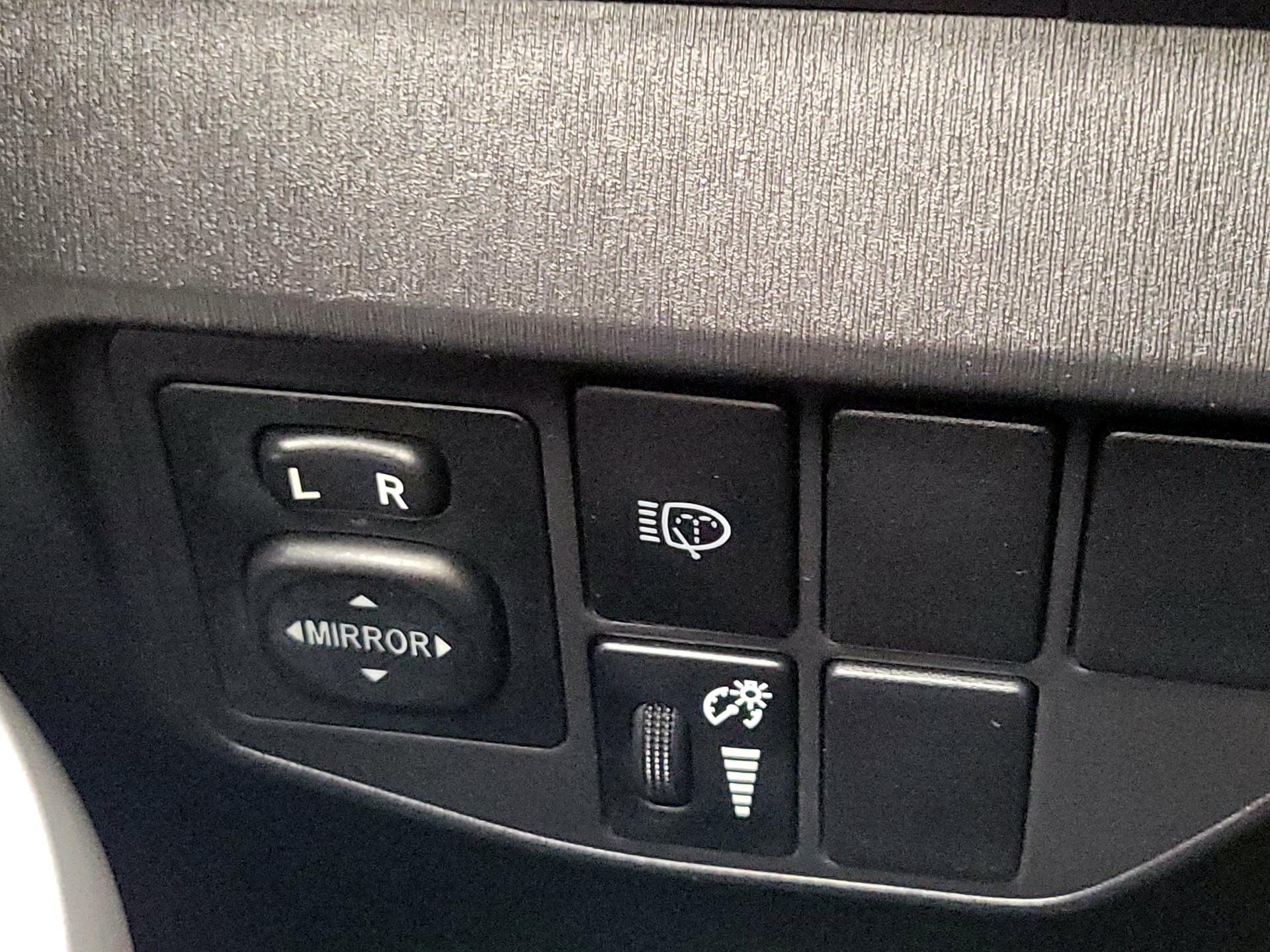 Thumbnail: 2014 Toyota Prius - 13