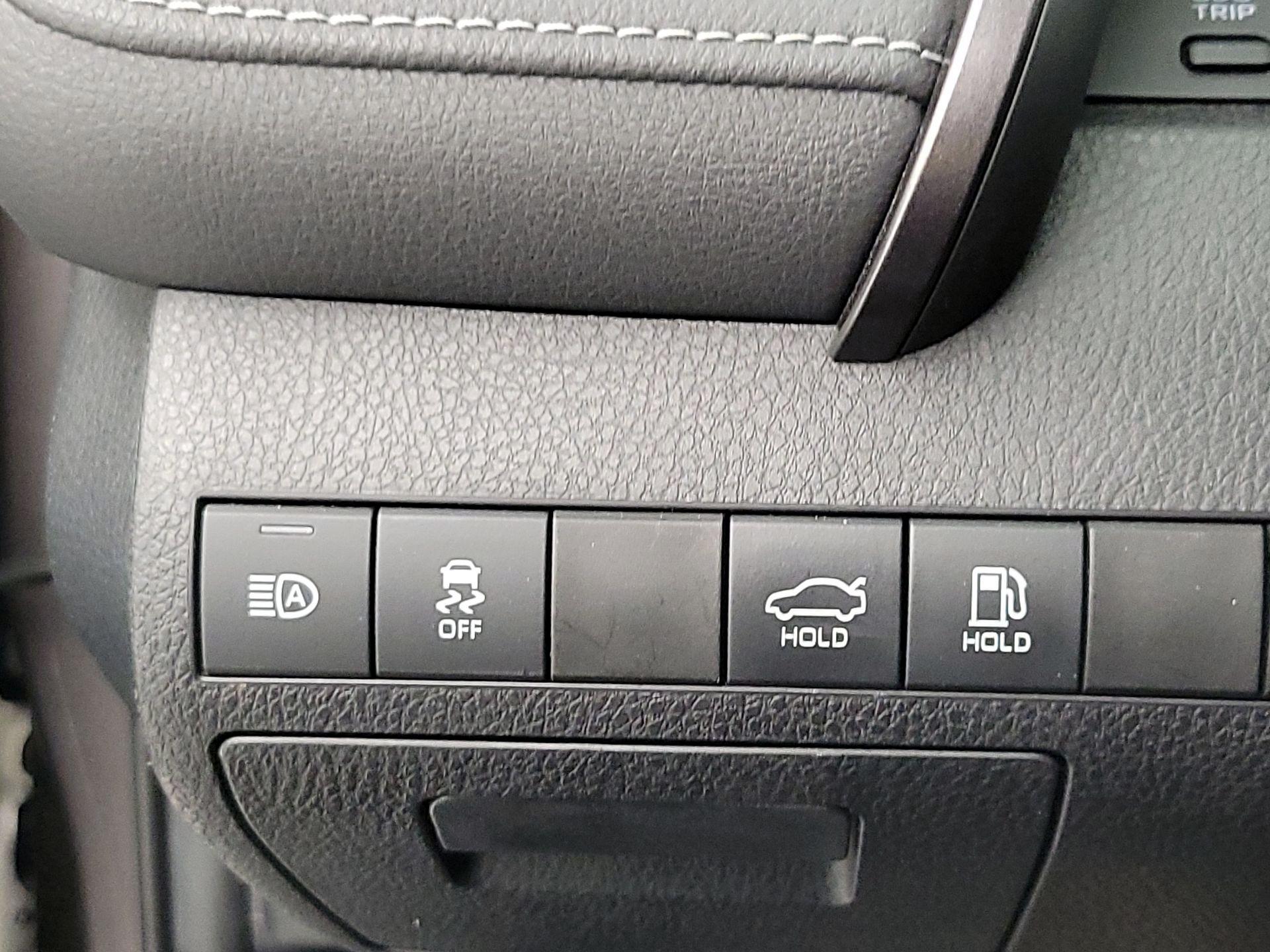 Thumbnail: 2019 Toyota Camry - 13