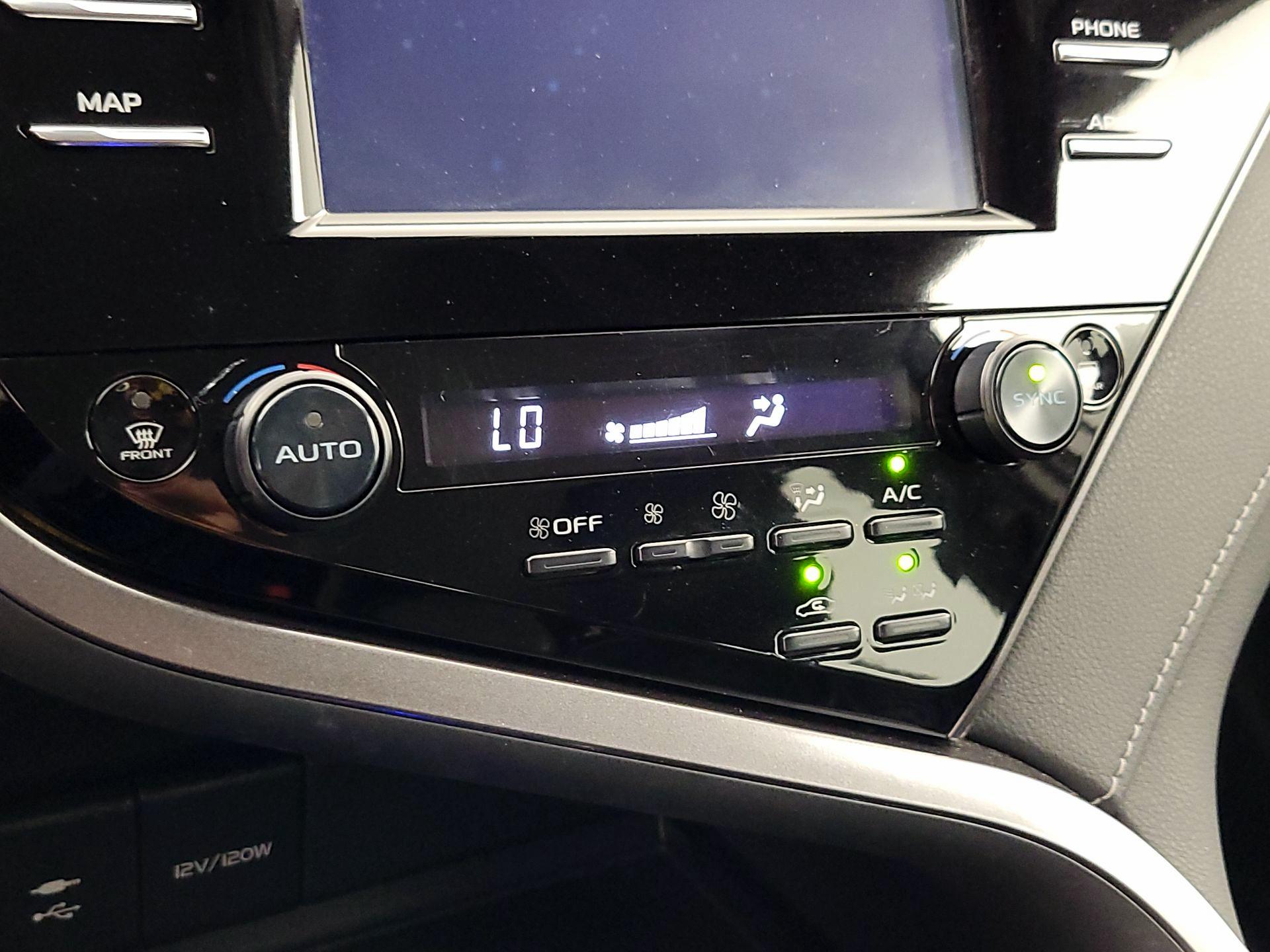 Thumbnail: 2019 Toyota Camry - 16