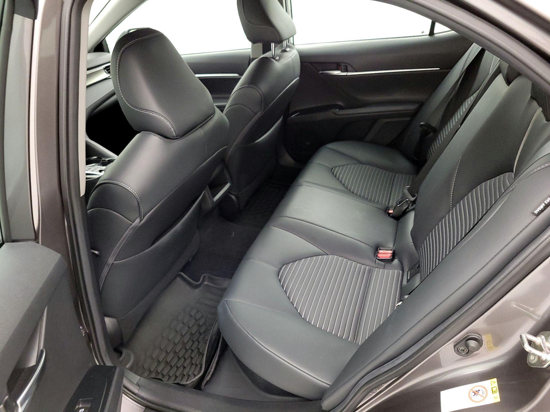 Thumbnail: 2019 Toyota Camry - 18