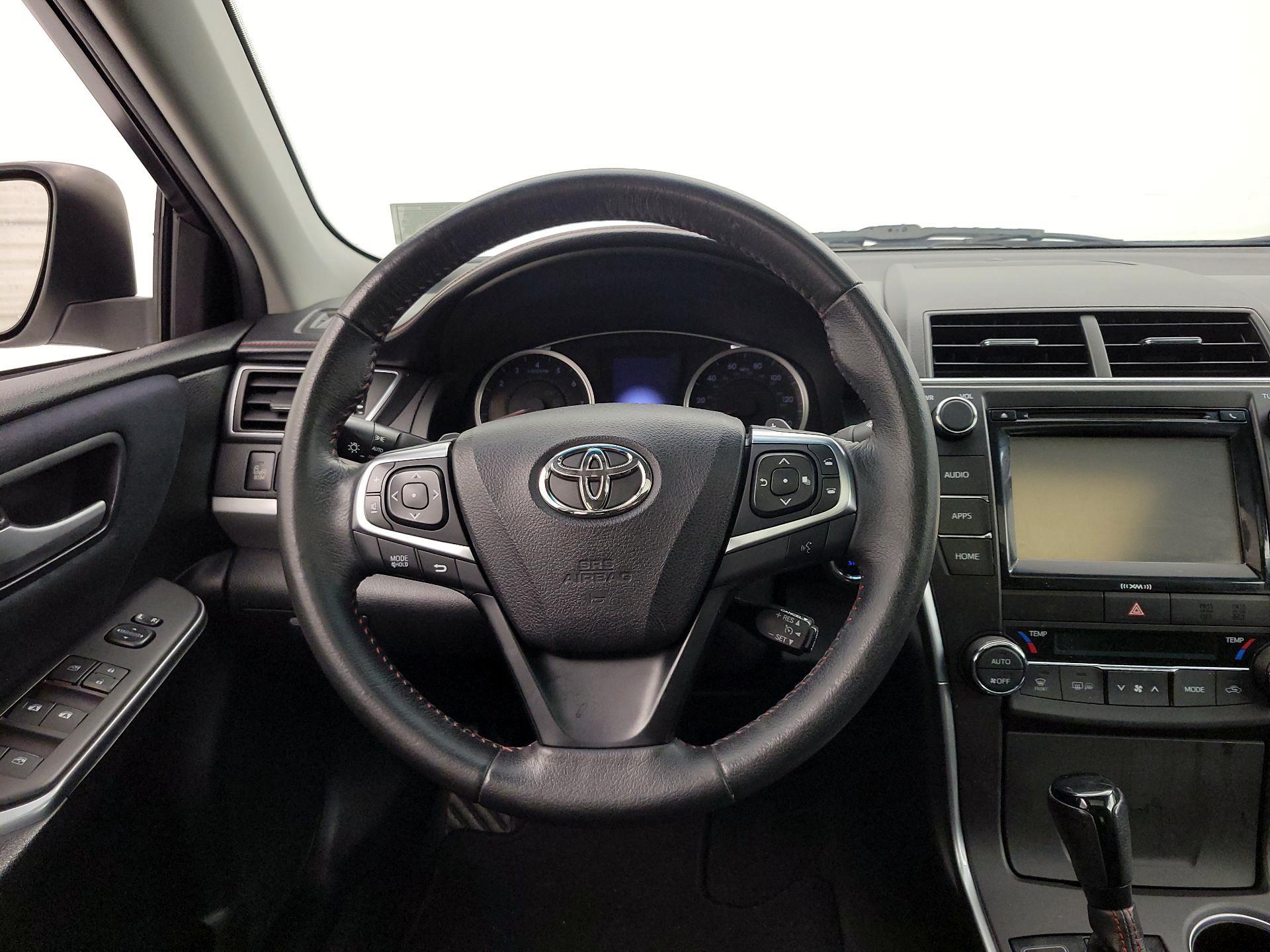 Thumbnail: 2016 Toyota Camry - 10
