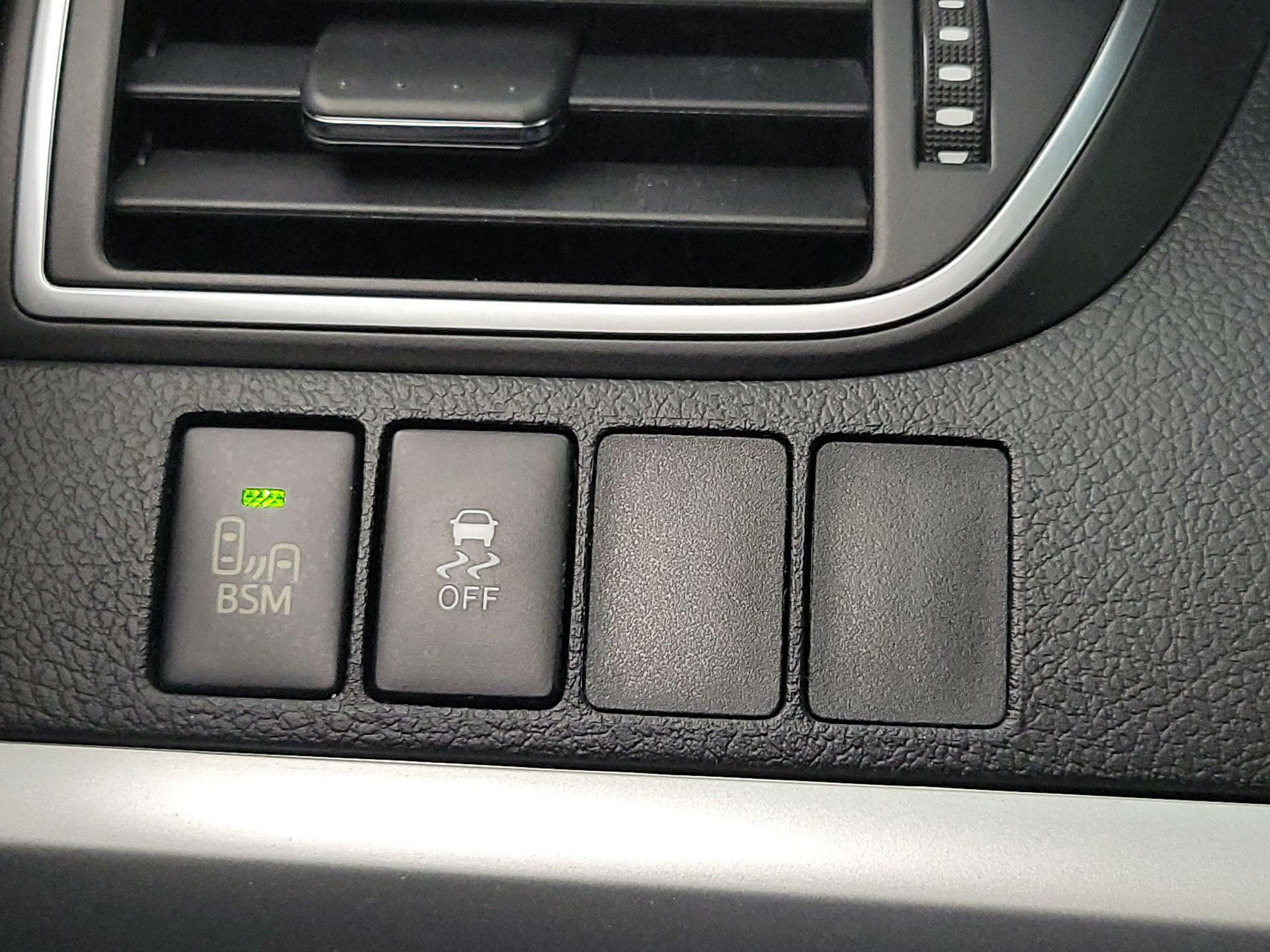 Thumbnail: 2016 Toyota Camry - 13