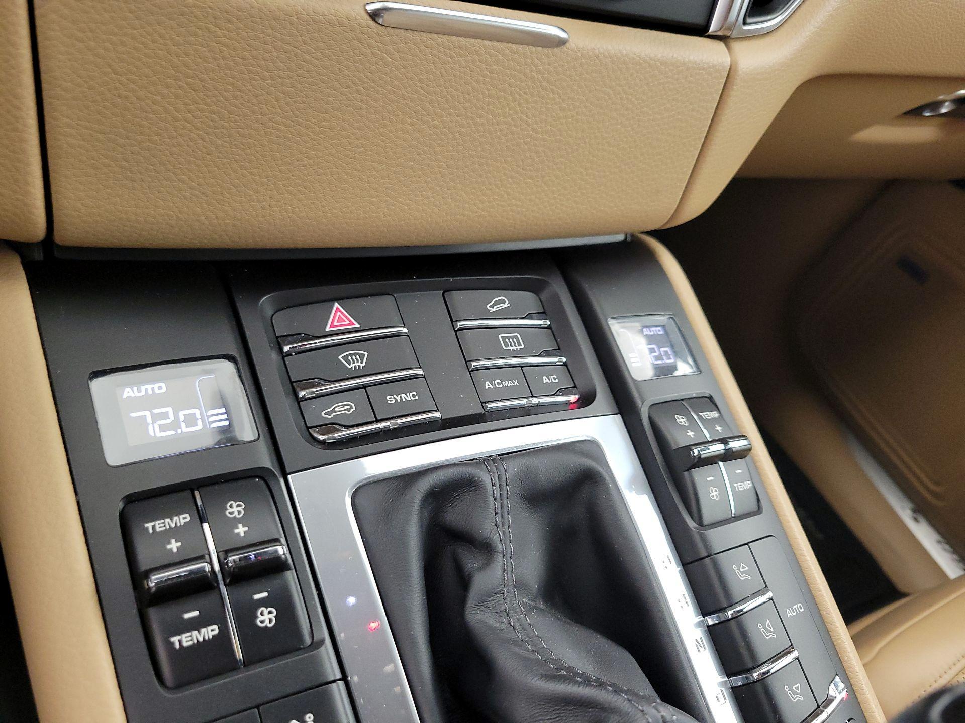 Thumbnail: 2018 Porsche Macan - 17