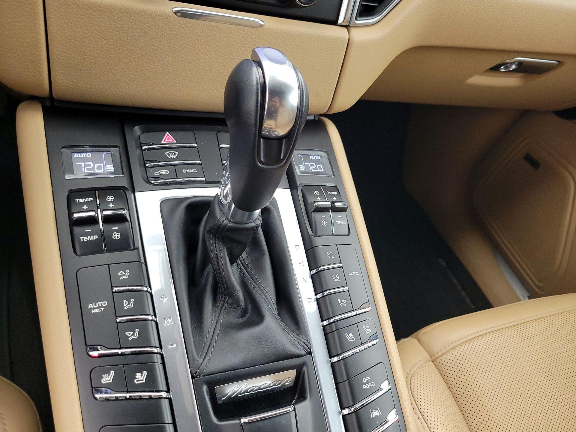 Thumbnail: 2018 Porsche Macan - 18