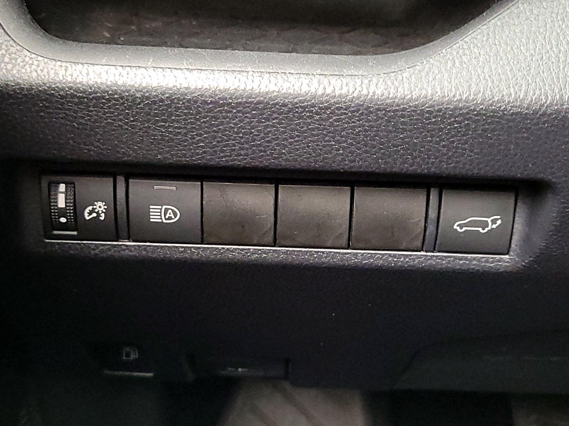Thumbnail: 2019 Toyota RAV4 - 13