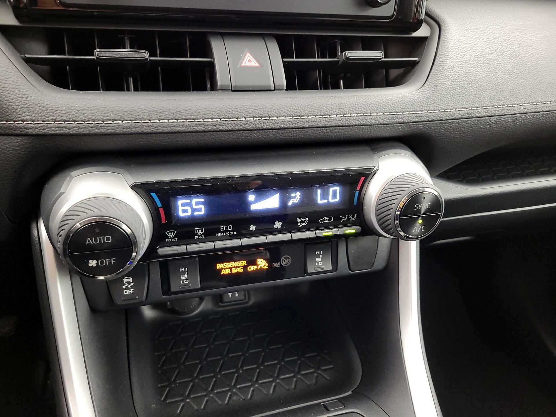 Thumbnail: 2019 Toyota RAV4 - 16