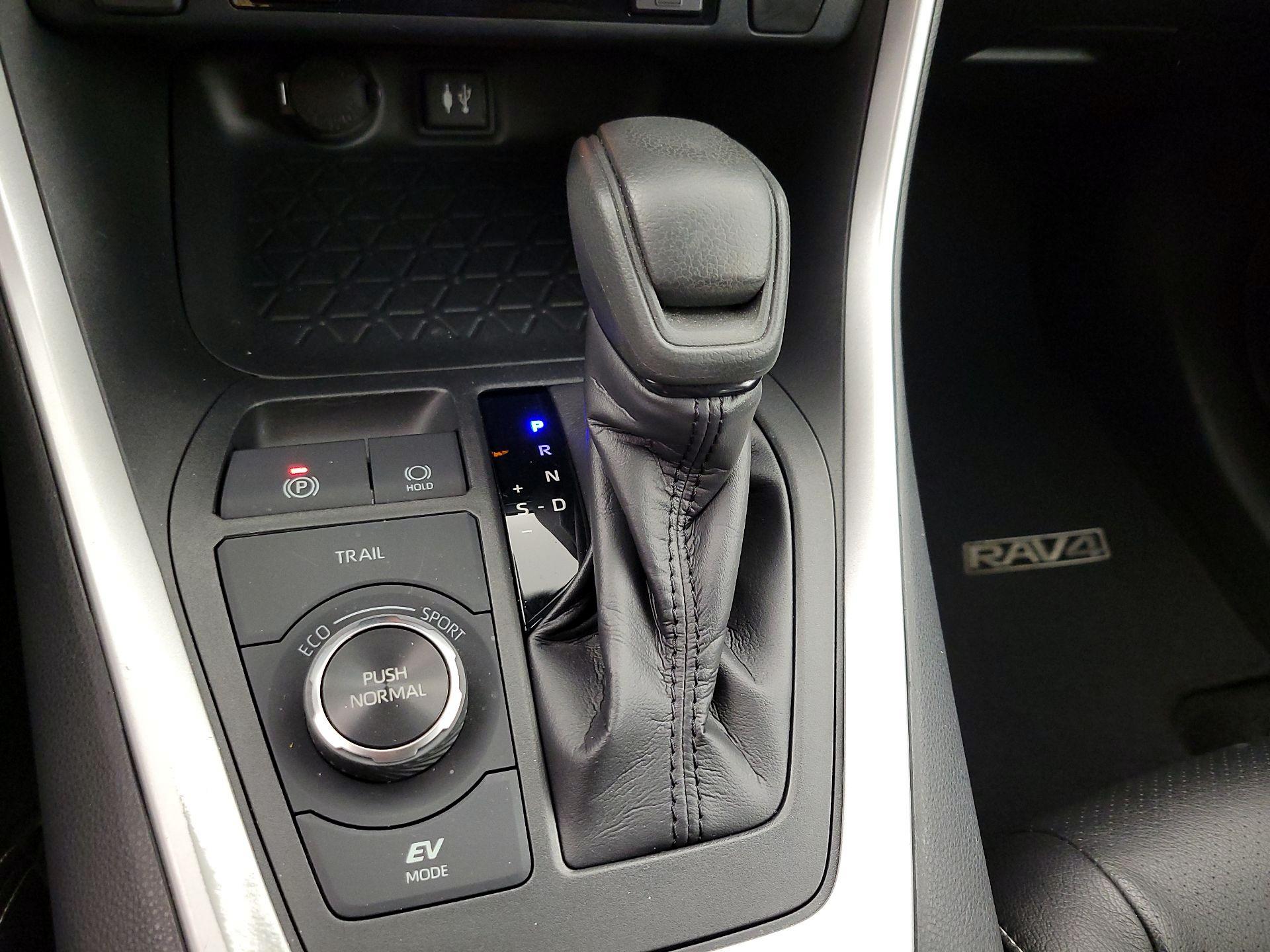 Thumbnail: 2019 Toyota RAV4 - 17