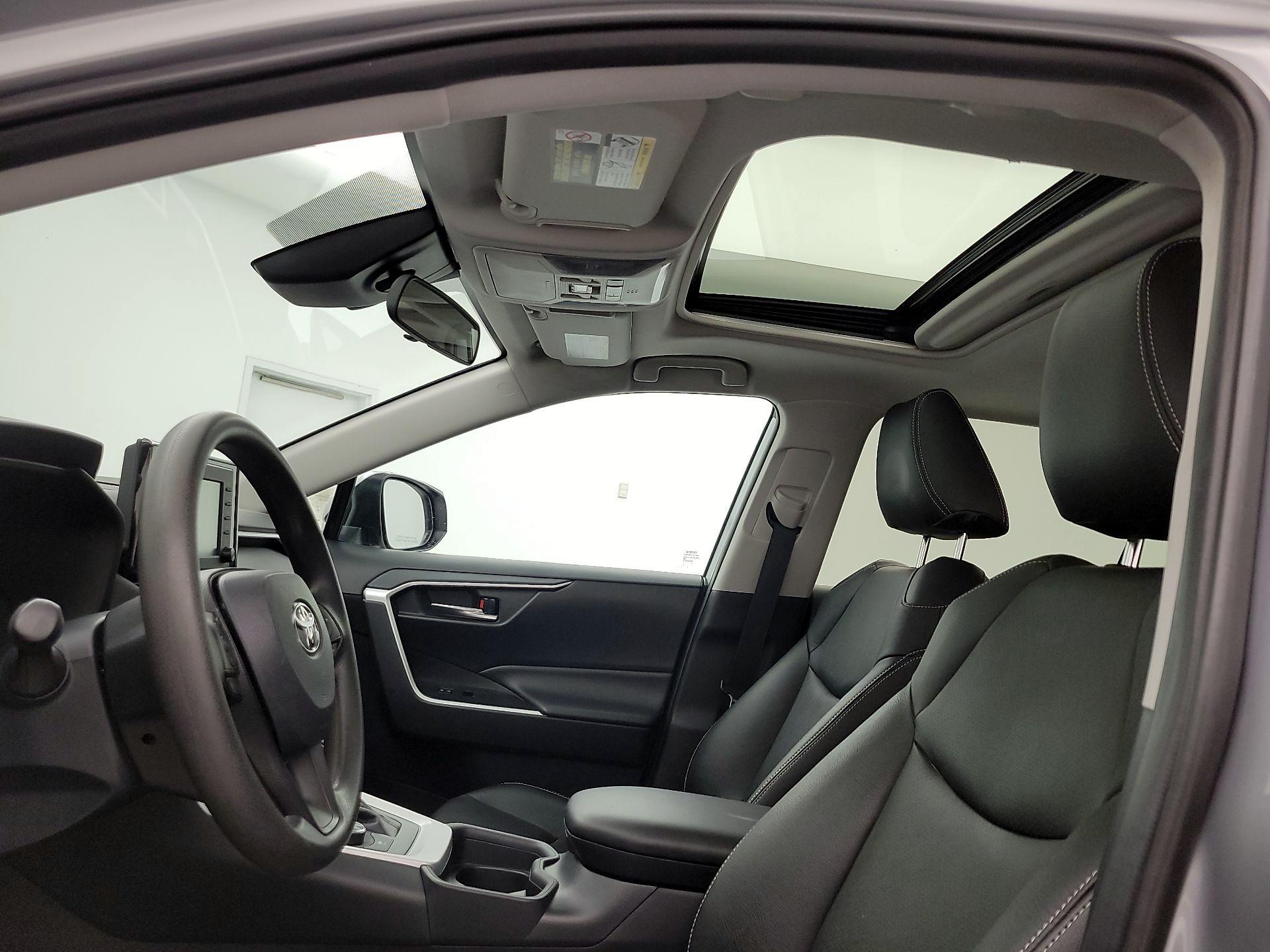 Thumbnail: 2019 Toyota RAV4 - 19