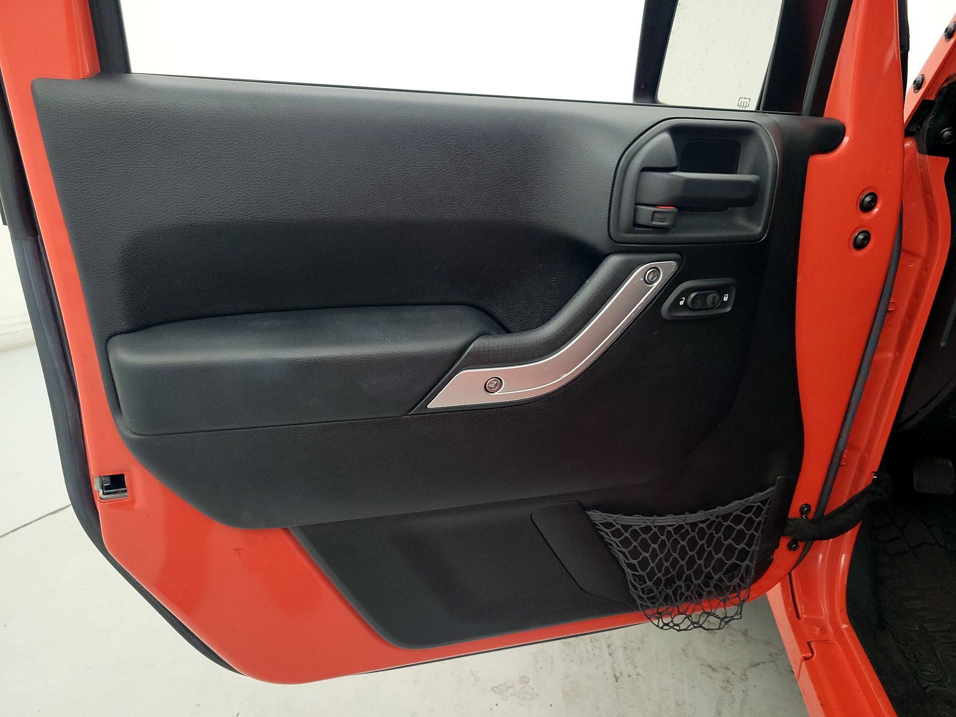 Thumbnail: 2015 Jeep Wrangler - 12