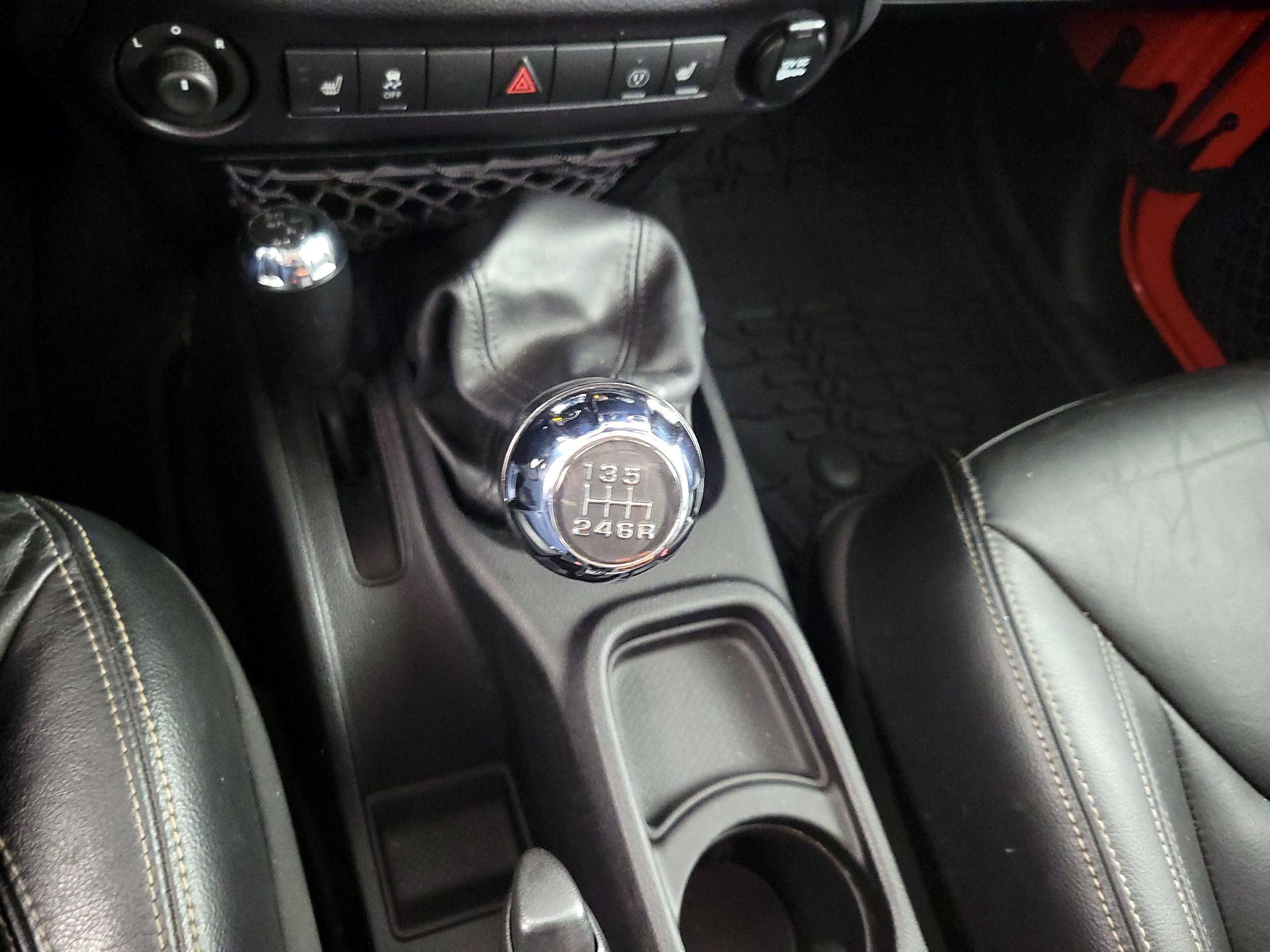 Thumbnail: 2015 Jeep Wrangler - 16