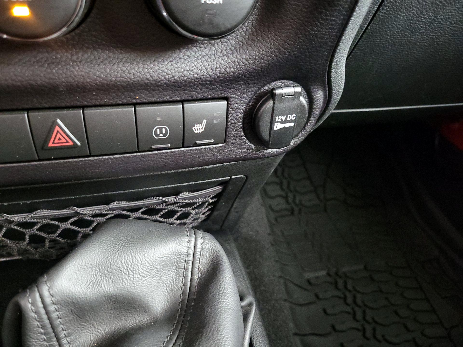 Thumbnail: 2015 Jeep Wrangler - 17