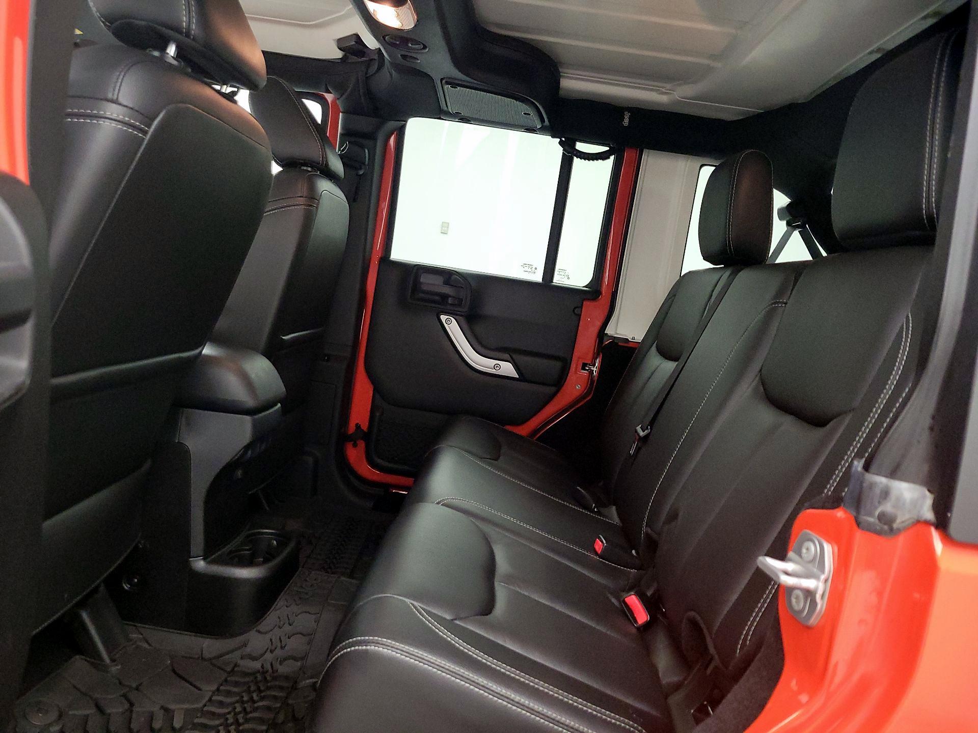 Thumbnail: 2015 Jeep Wrangler - 18