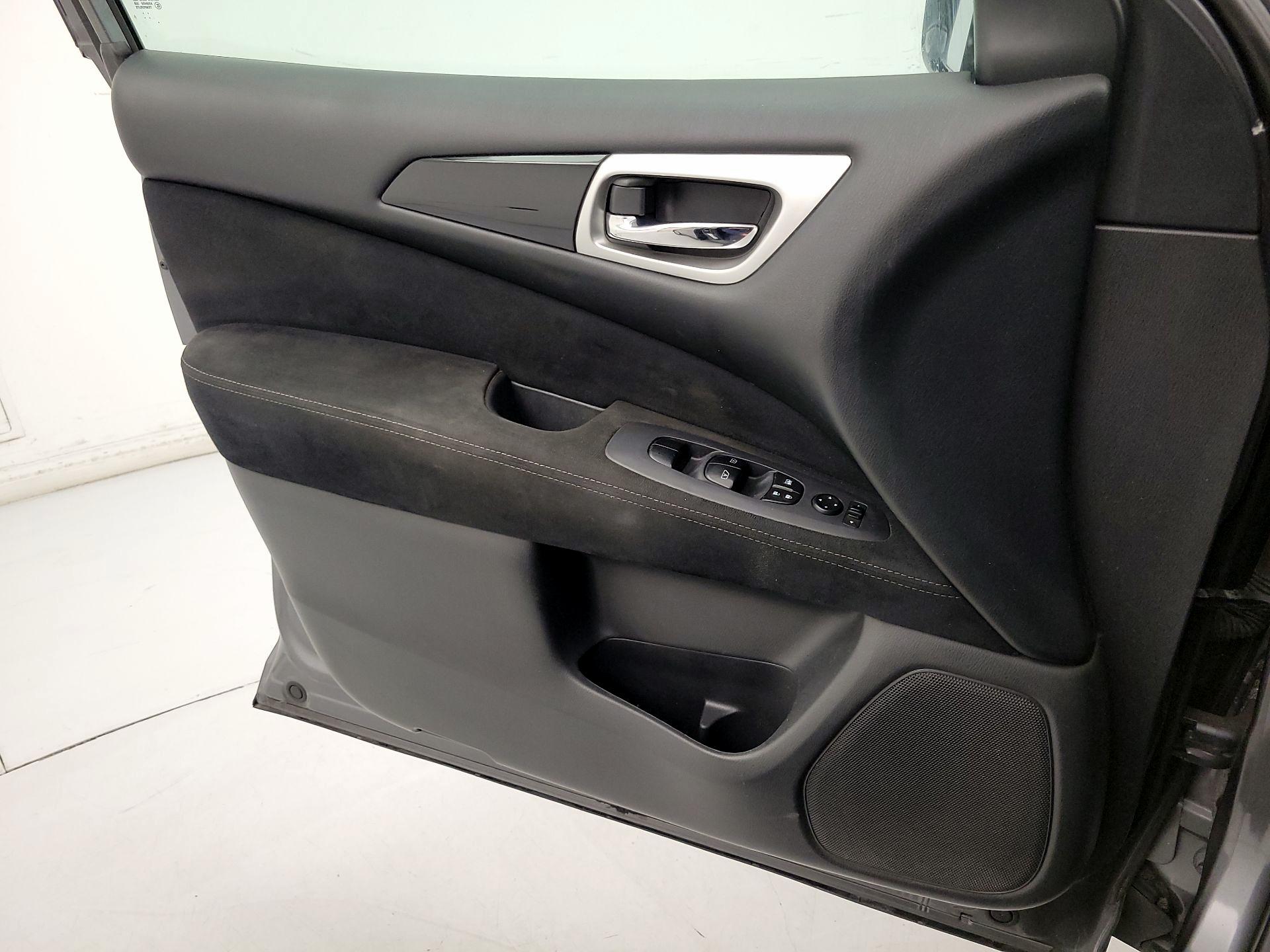 Thumbnail: 2016 Nissan Pathfinder - 12