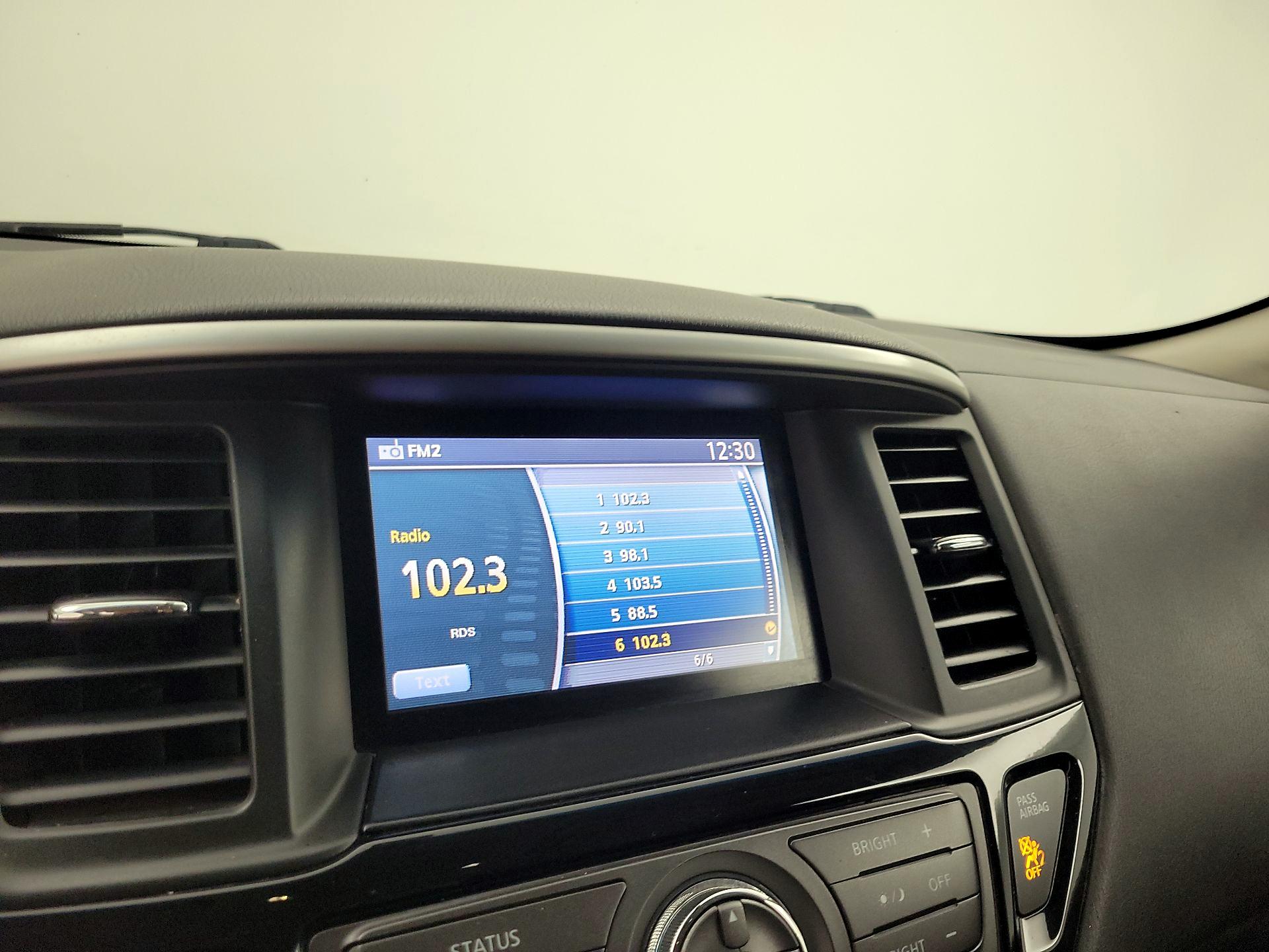 Thumbnail: 2016 Nissan Pathfinder - 14