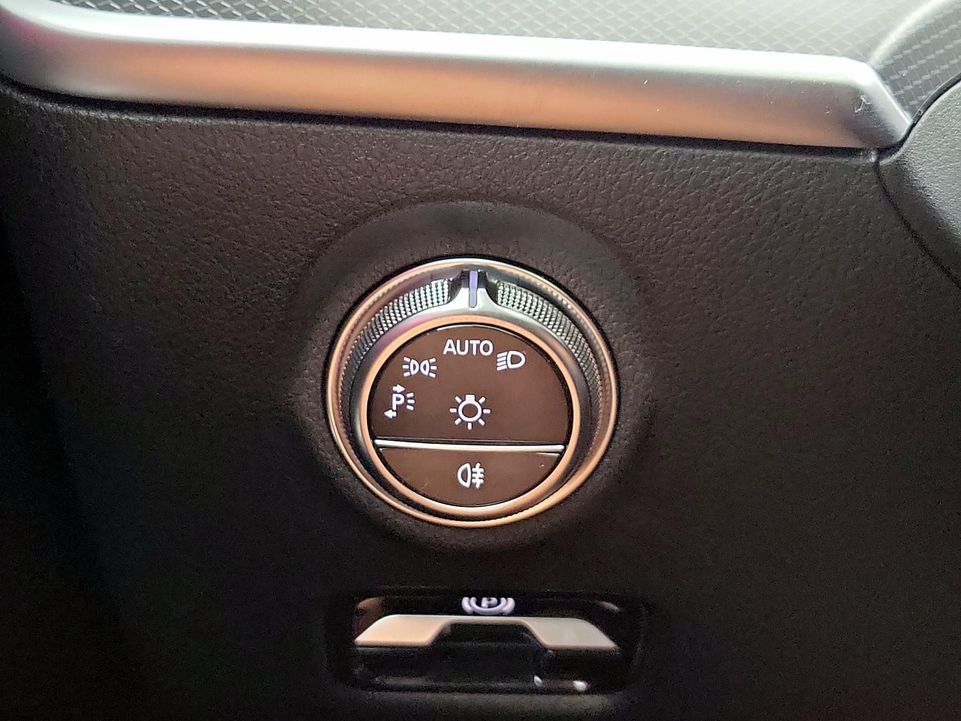 Thumbnail: 2023 Mercedes-Benz C-Class - 13