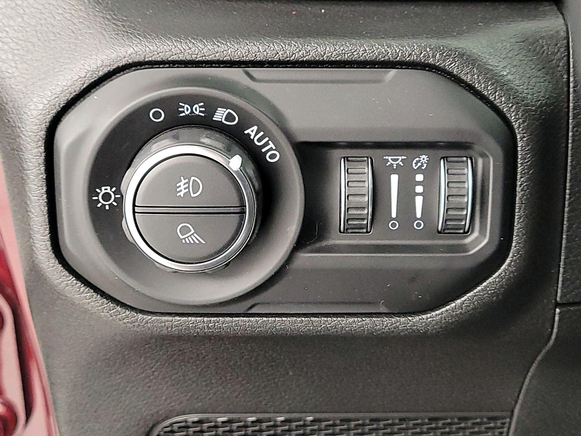 Thumbnail: 2021 Jeep Gladiator - 13