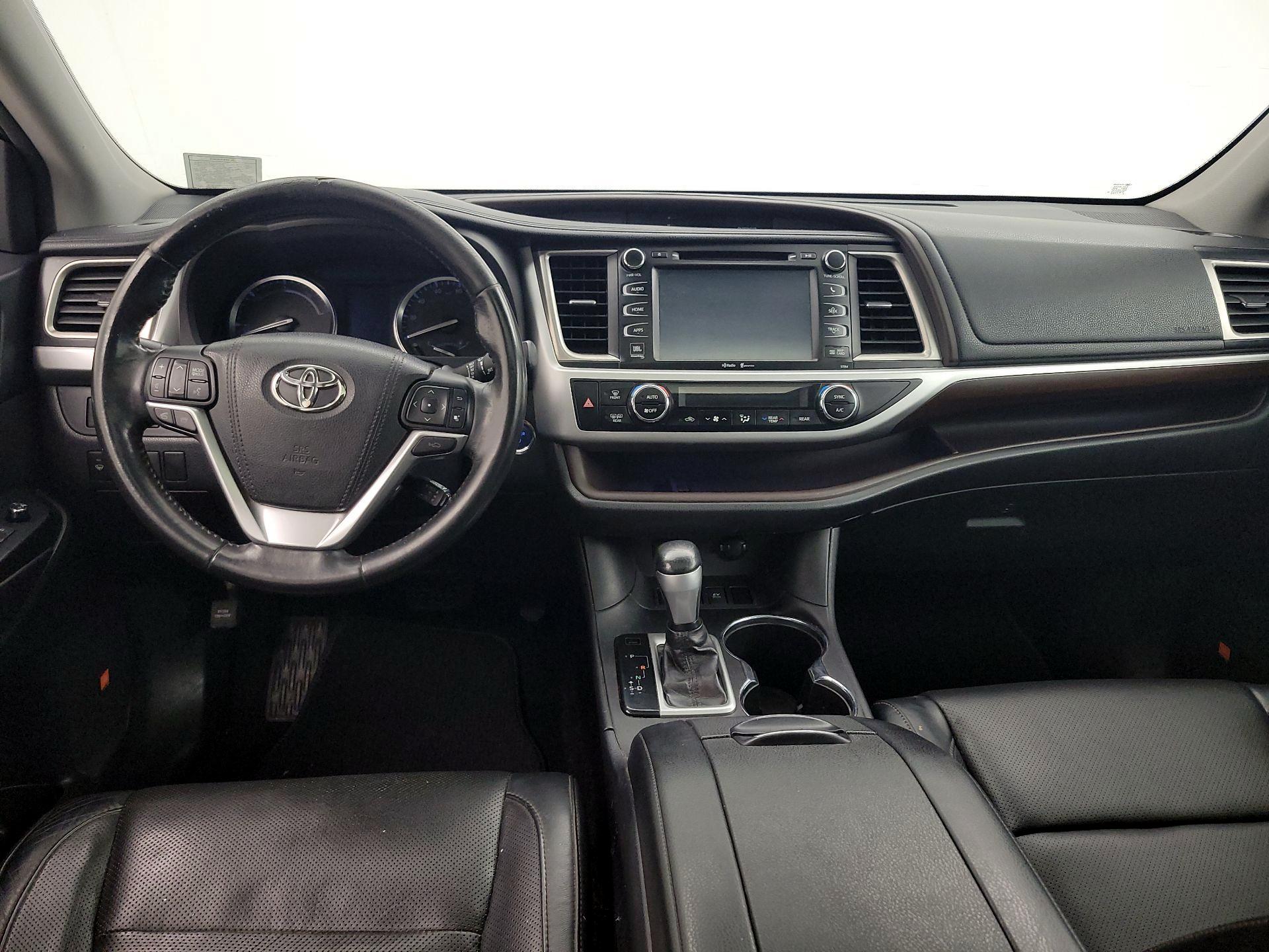 Thumbnail: 2015 Toyota Highlander - 9