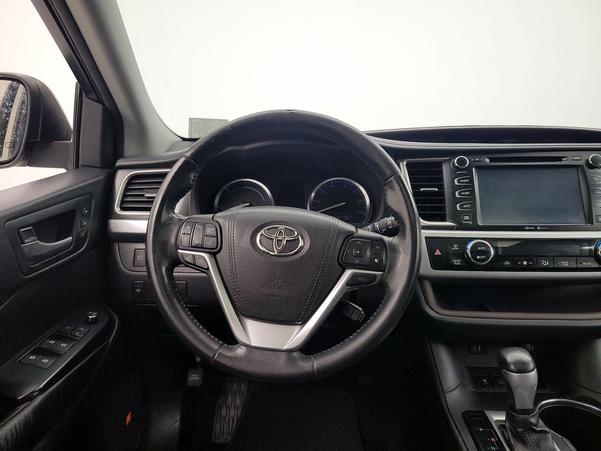 Thumbnail: 2015 Toyota Highlander - 10