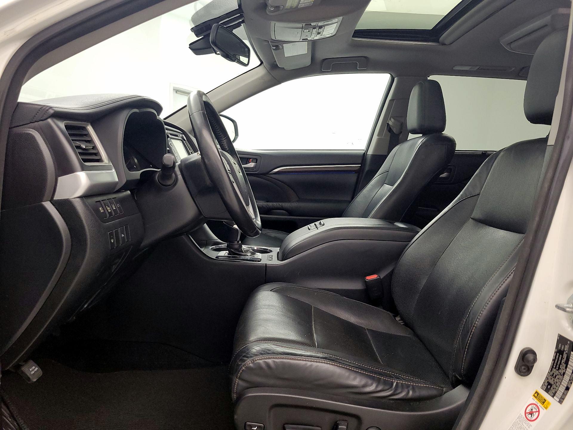 Thumbnail: 2015 Toyota Highlander - 11