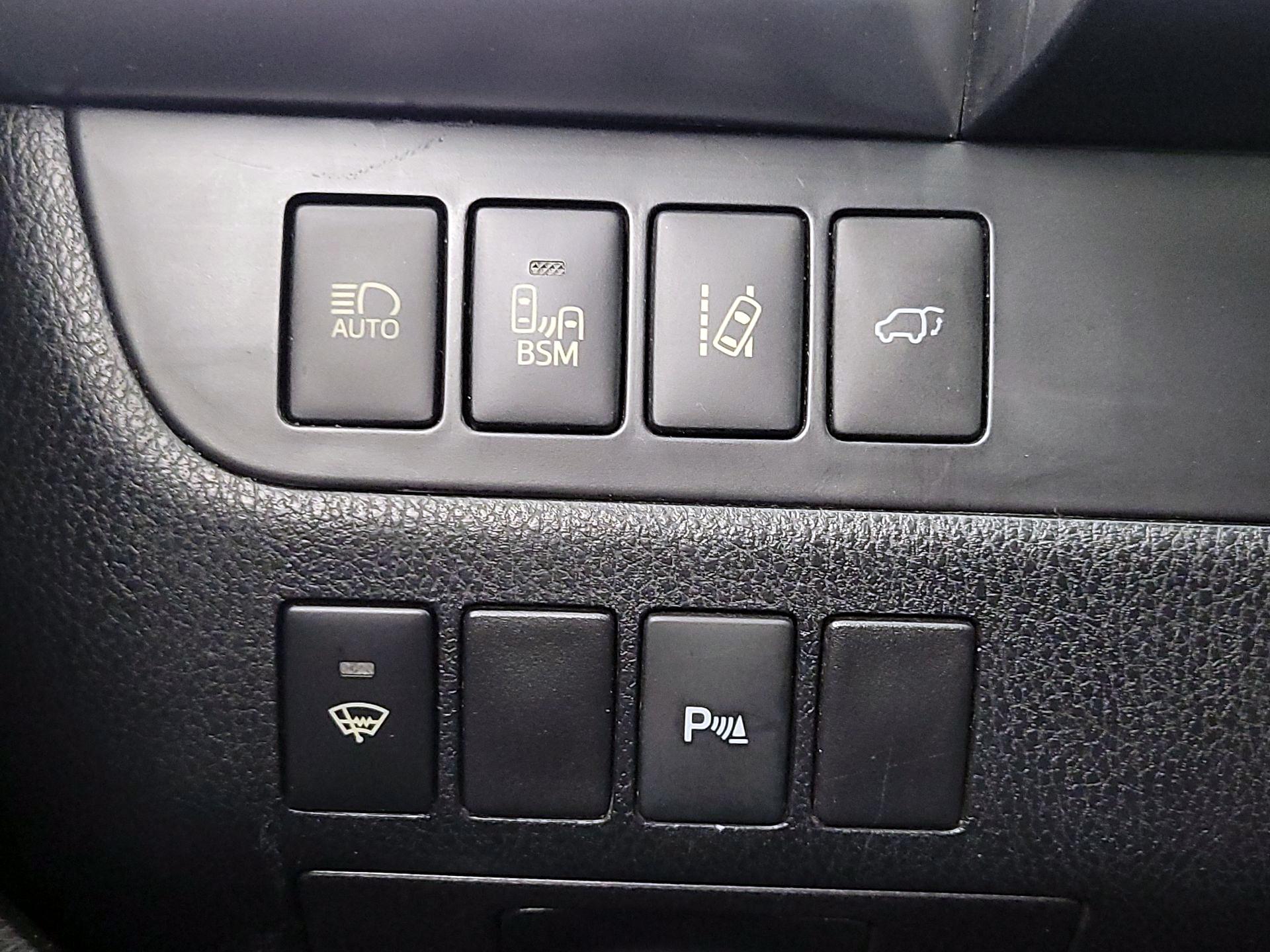 Thumbnail: 2015 Toyota Highlander - 13