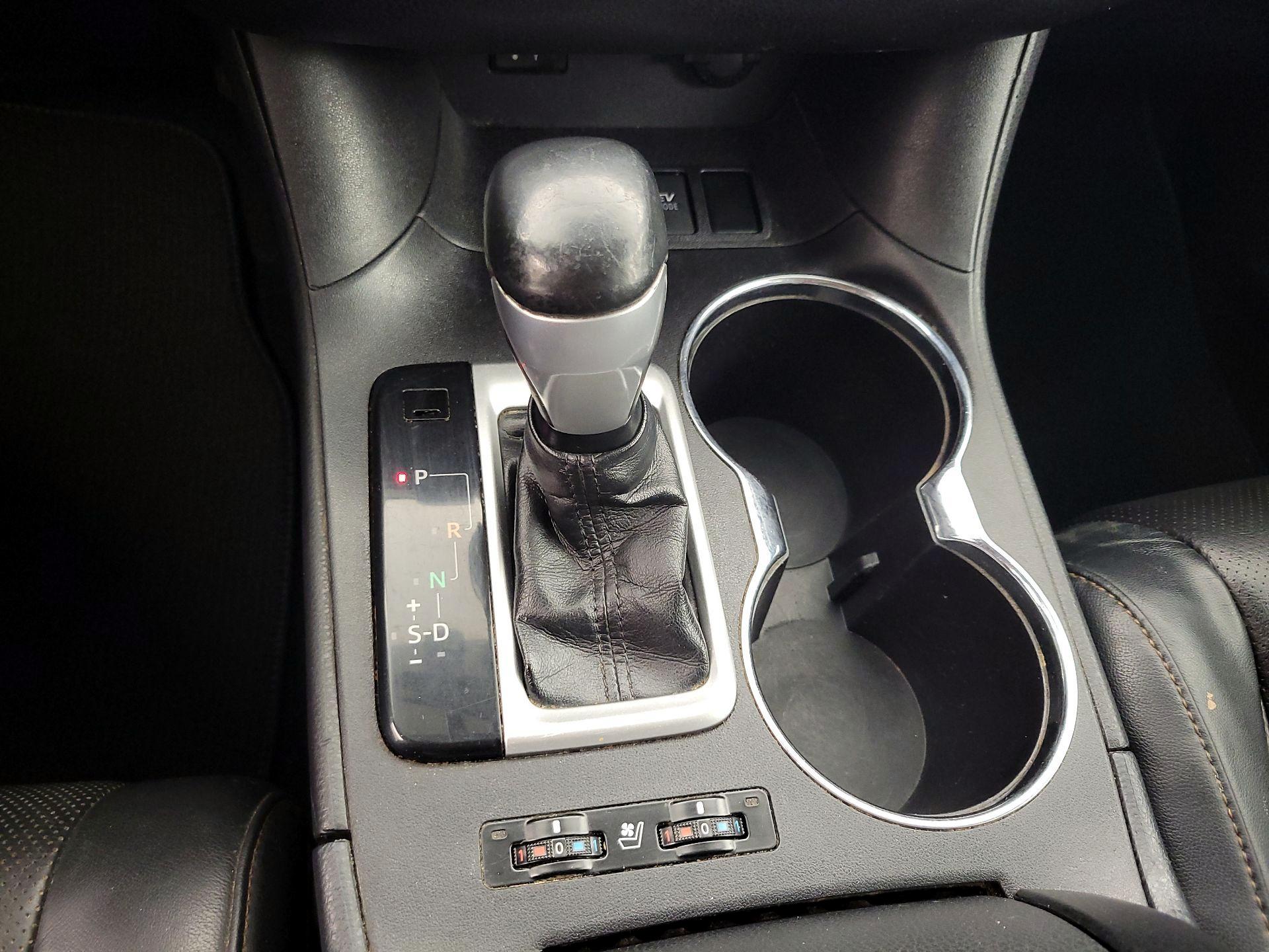 Thumbnail: 2015 Toyota Highlander - 18