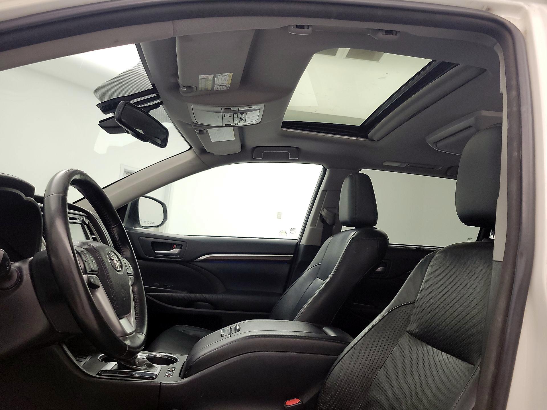 Thumbnail: 2015 Toyota Highlander - 20