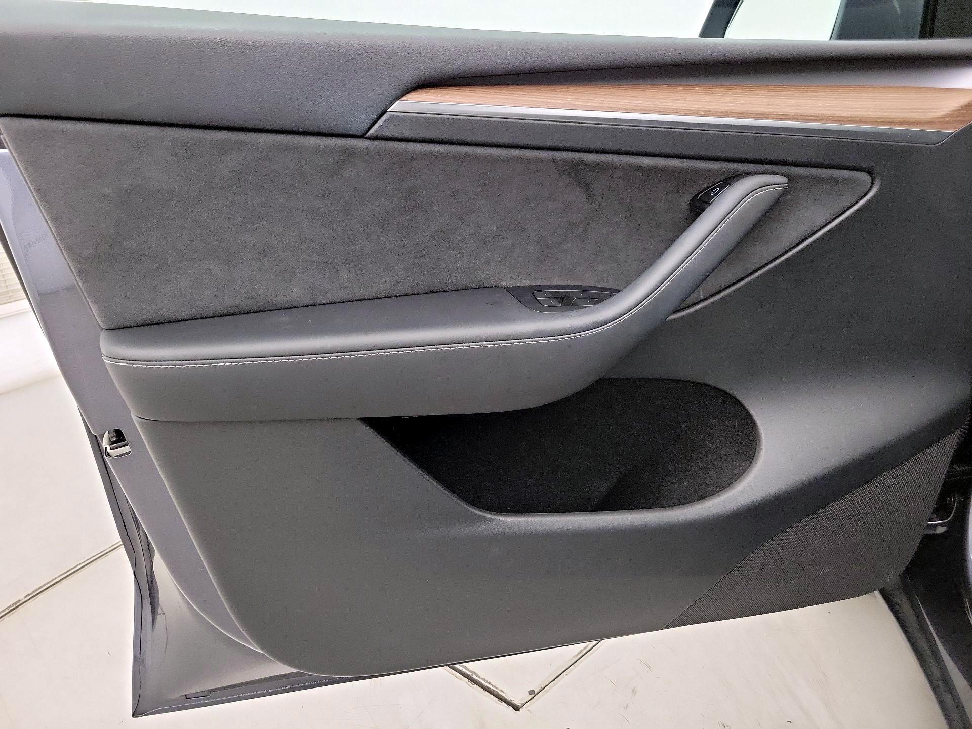 Thumbnail: 2023 Tesla Model Y - 12