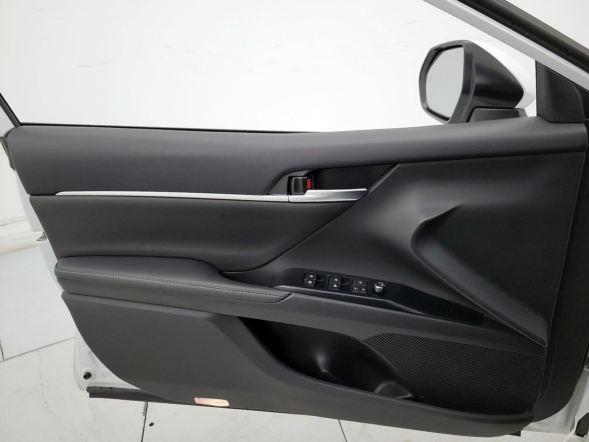 Thumbnail: 2019 Toyota Camry - 12