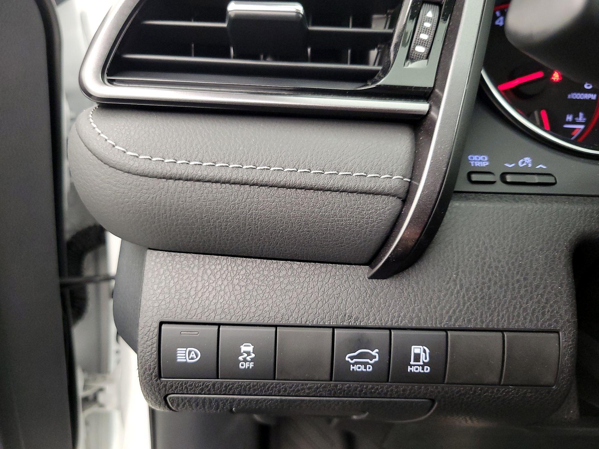 Thumbnail: 2019 Toyota Camry - 13