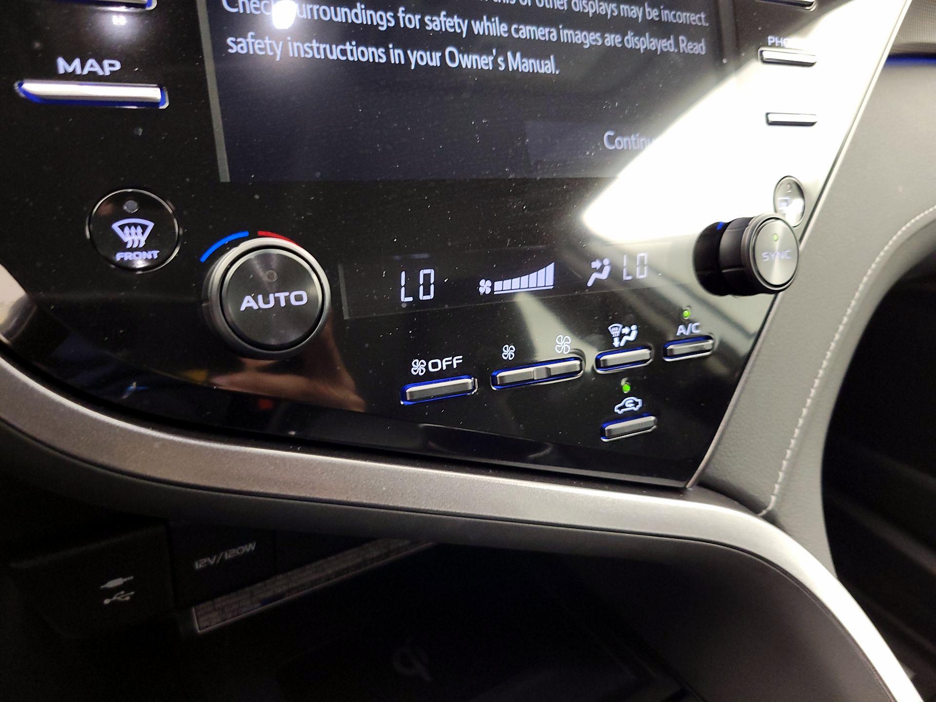 Thumbnail: 2019 Toyota Camry - 17