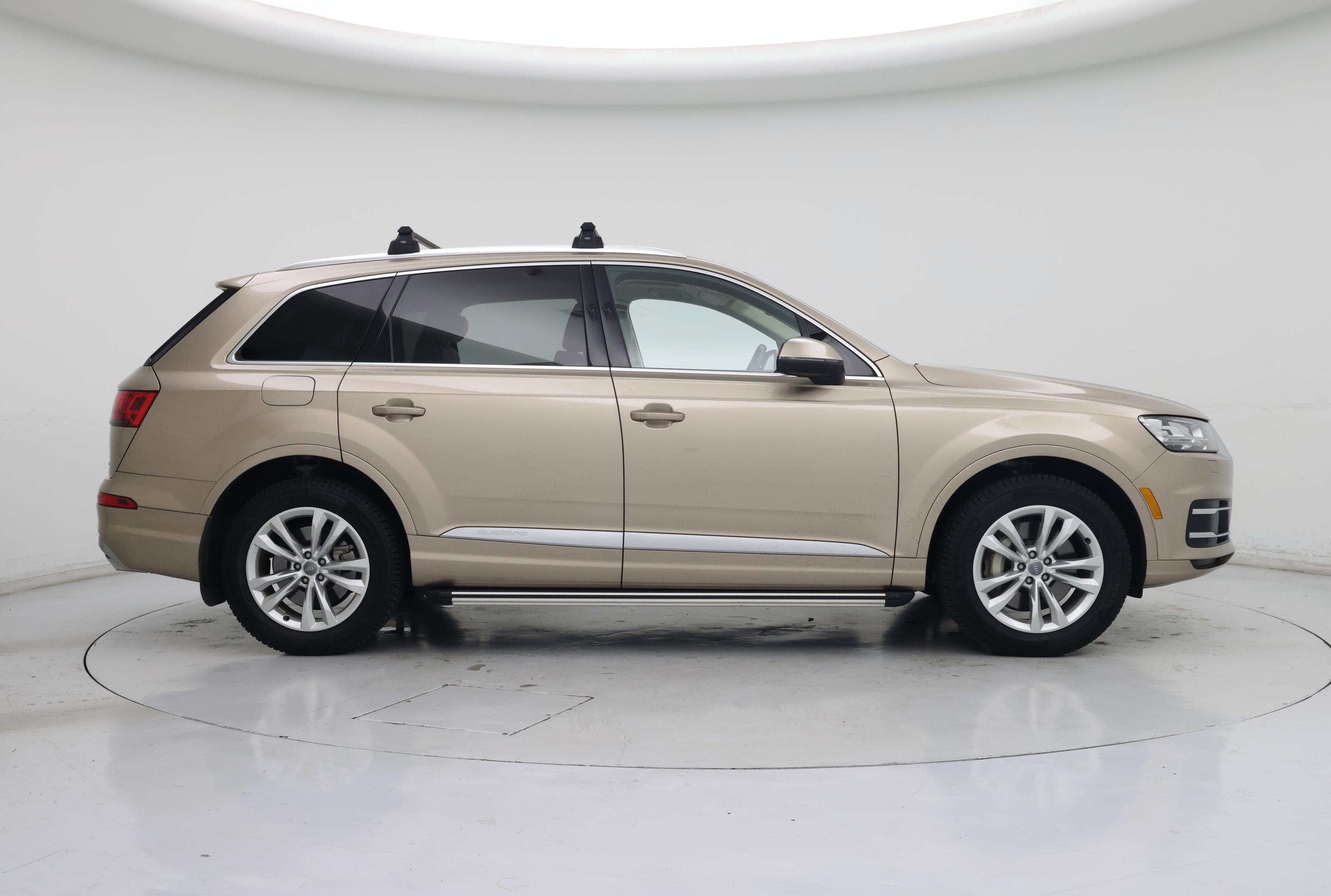 Thumbnail: 2019 Audi Q7 - 7