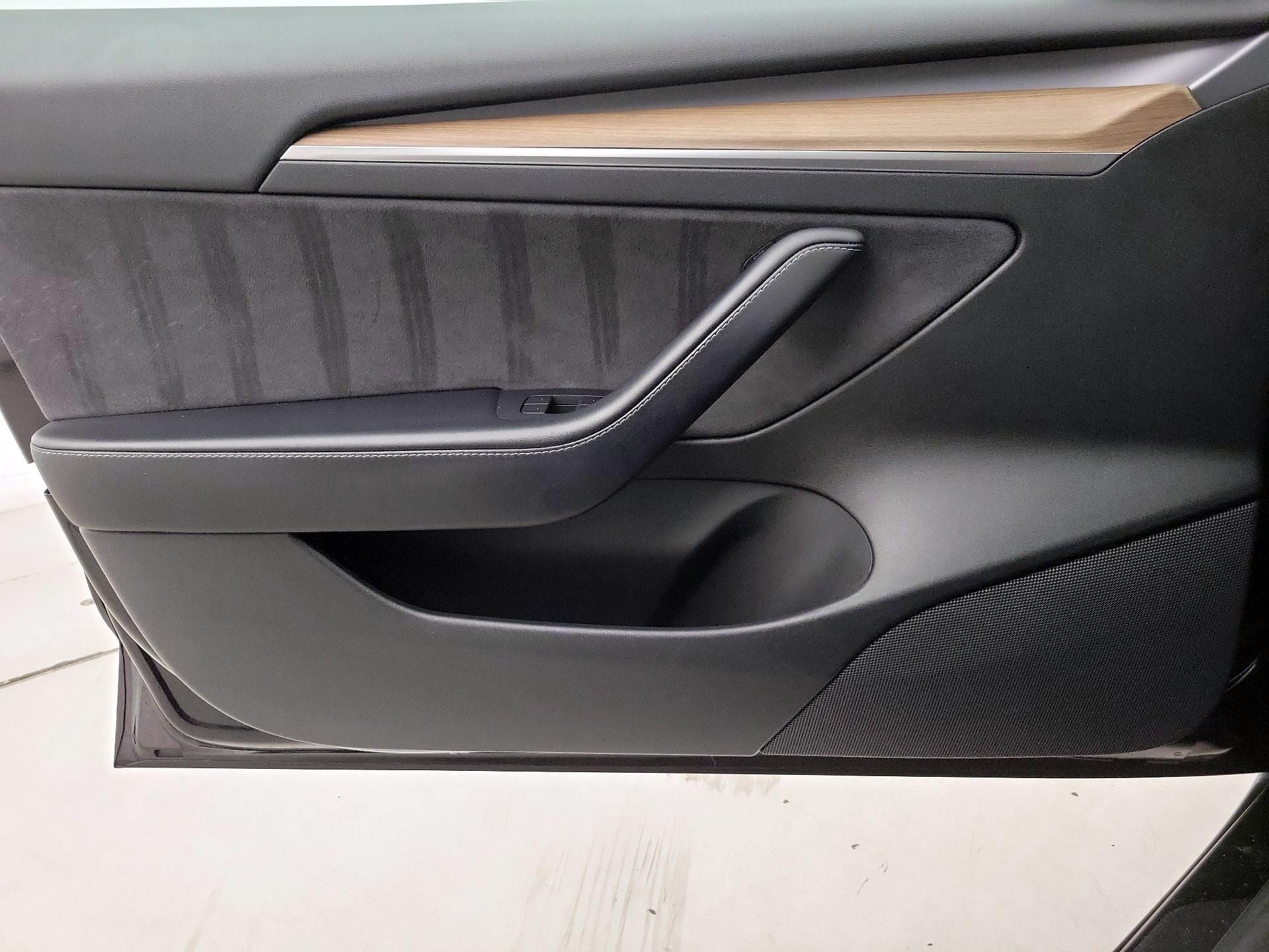 Thumbnail: 2021 Tesla Model 3 - 12