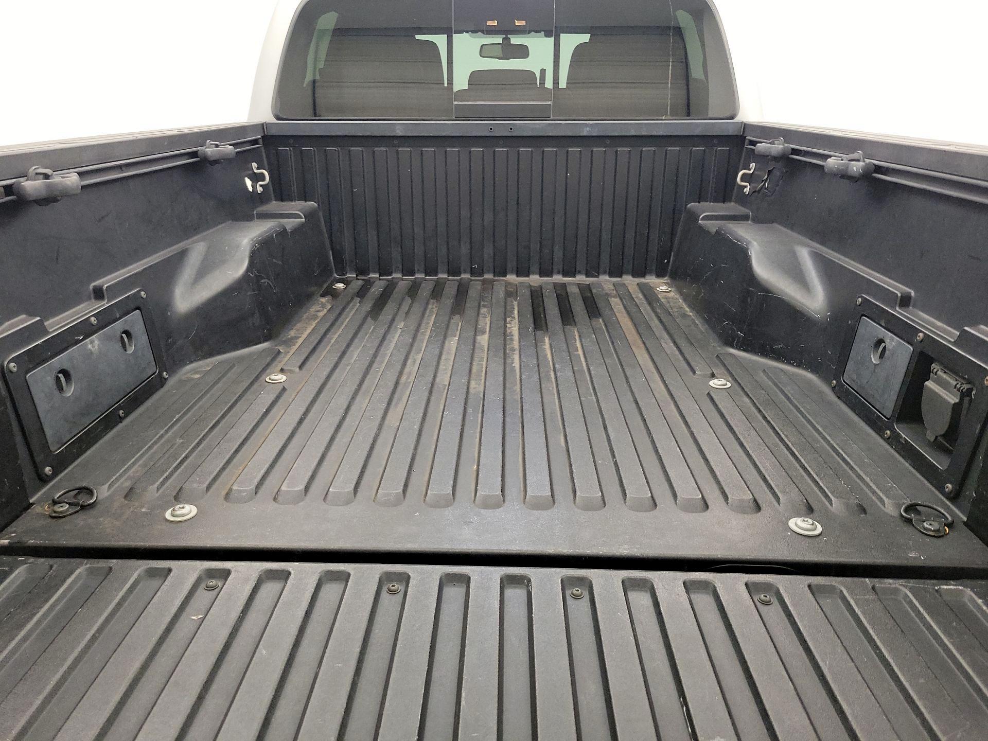Thumbnail: 2017 Toyota Tacoma - 19