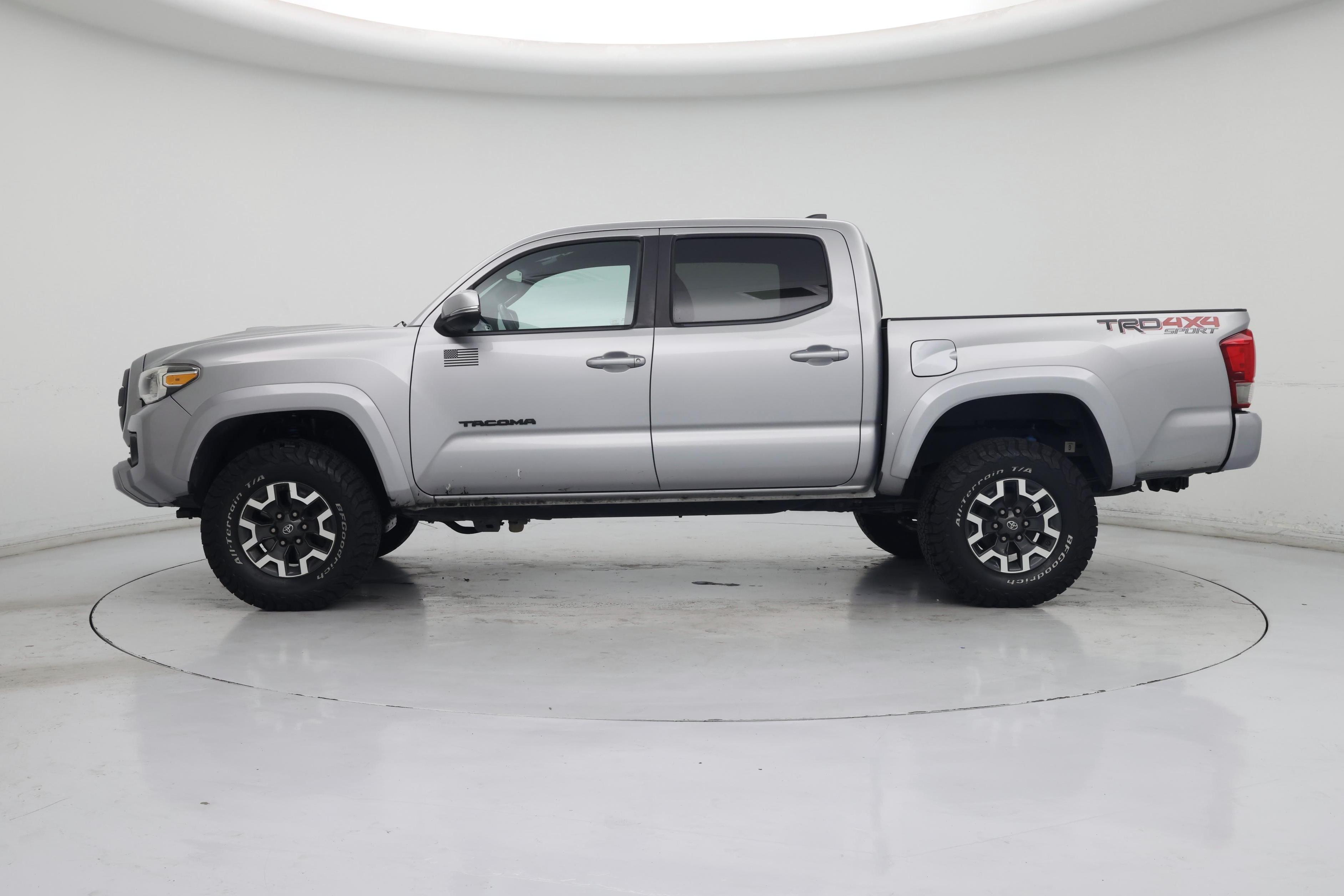 Thumbnail: 2017 Toyota Tacoma - 3