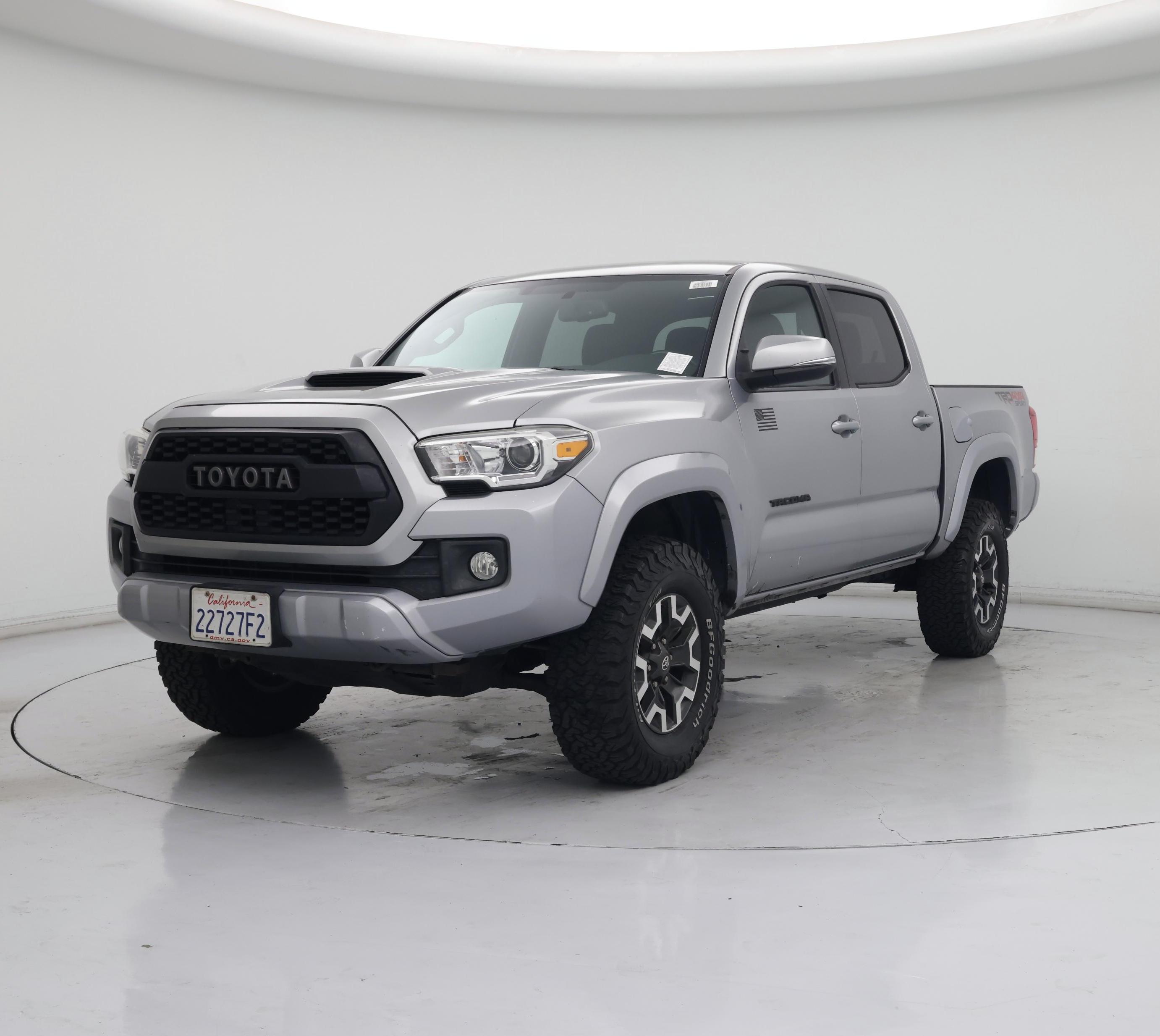 Thumbnail: 2017 Toyota Tacoma - 4