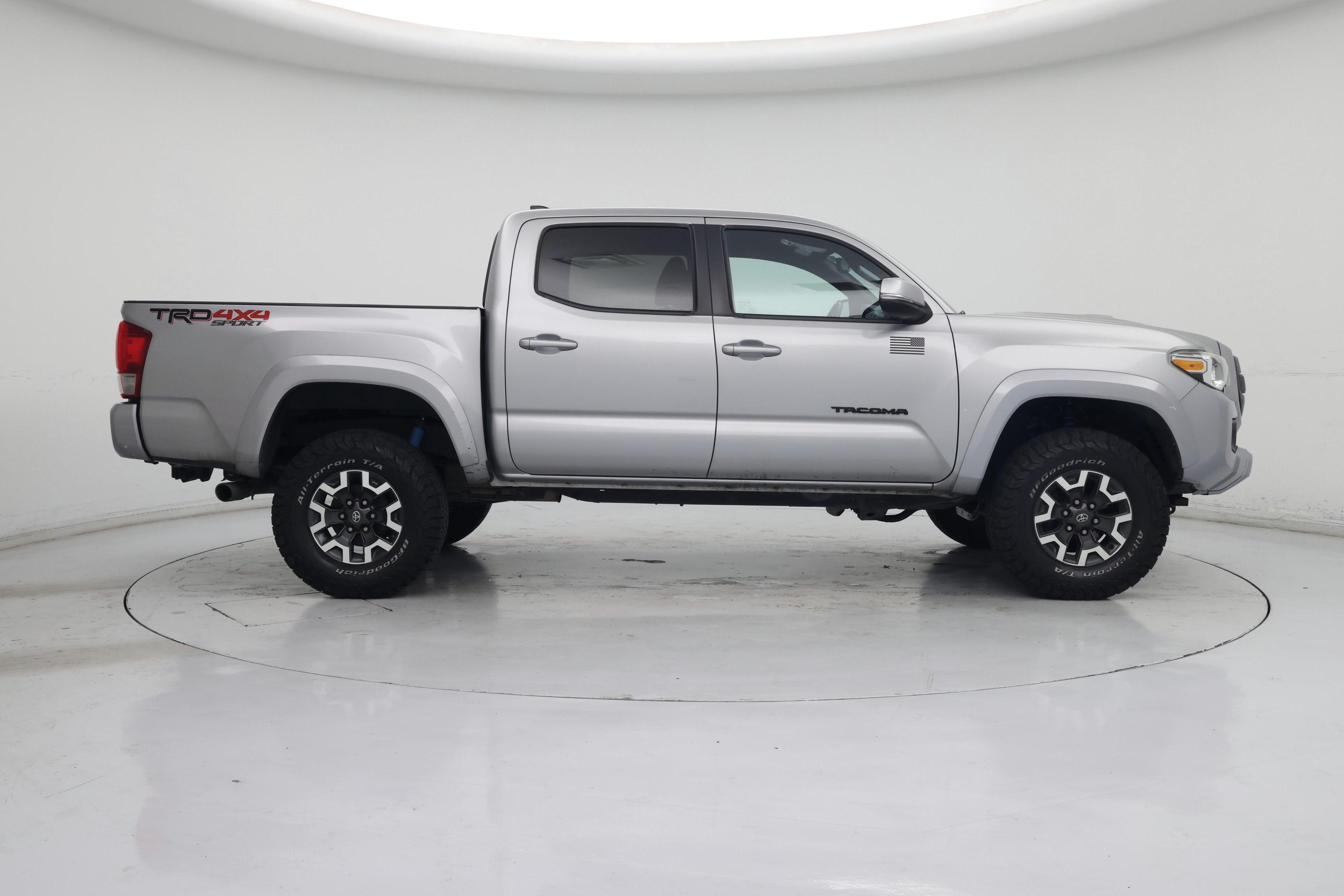 Thumbnail: 2017 Toyota Tacoma - 7