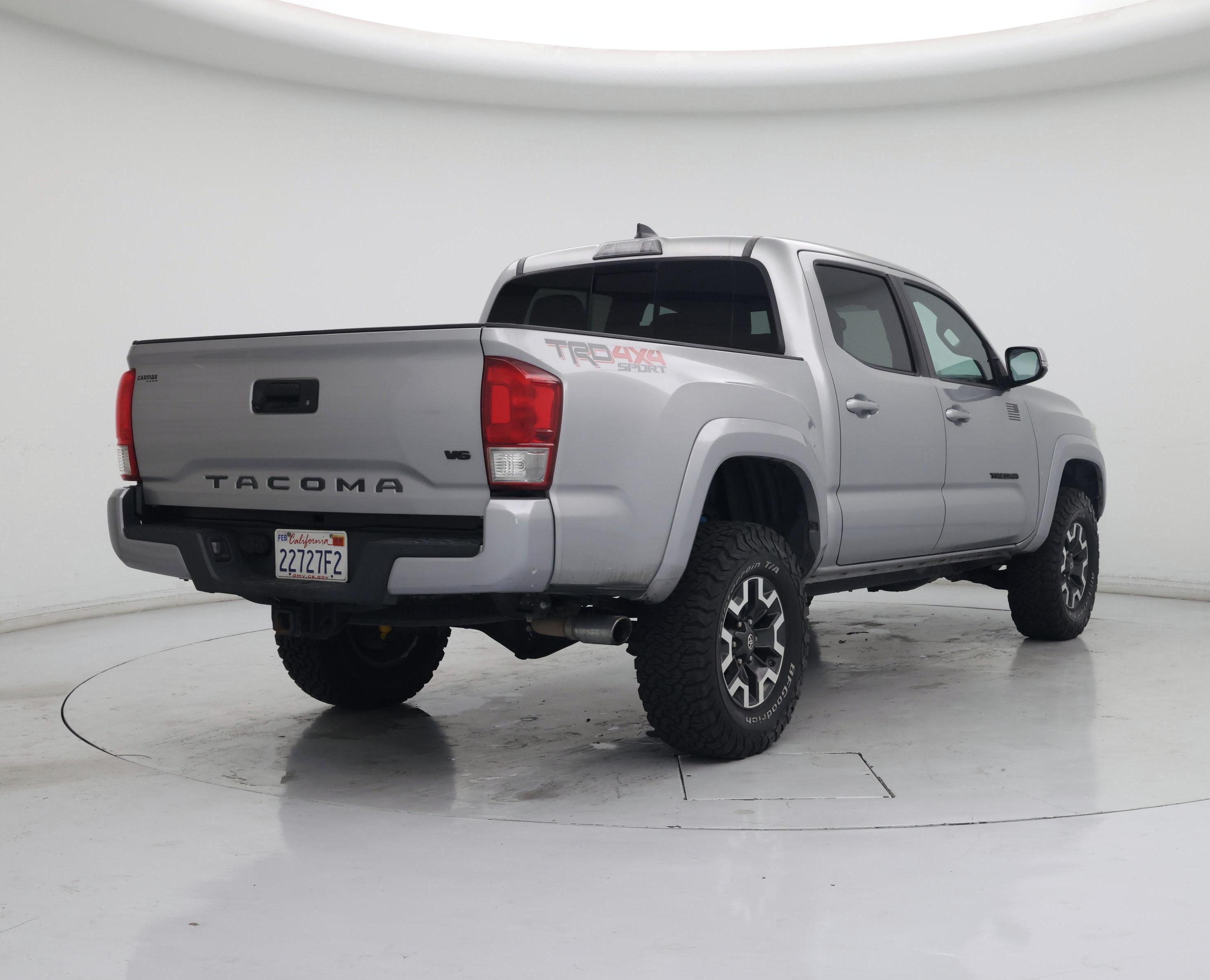 Thumbnail: 2017 Toyota Tacoma - 8