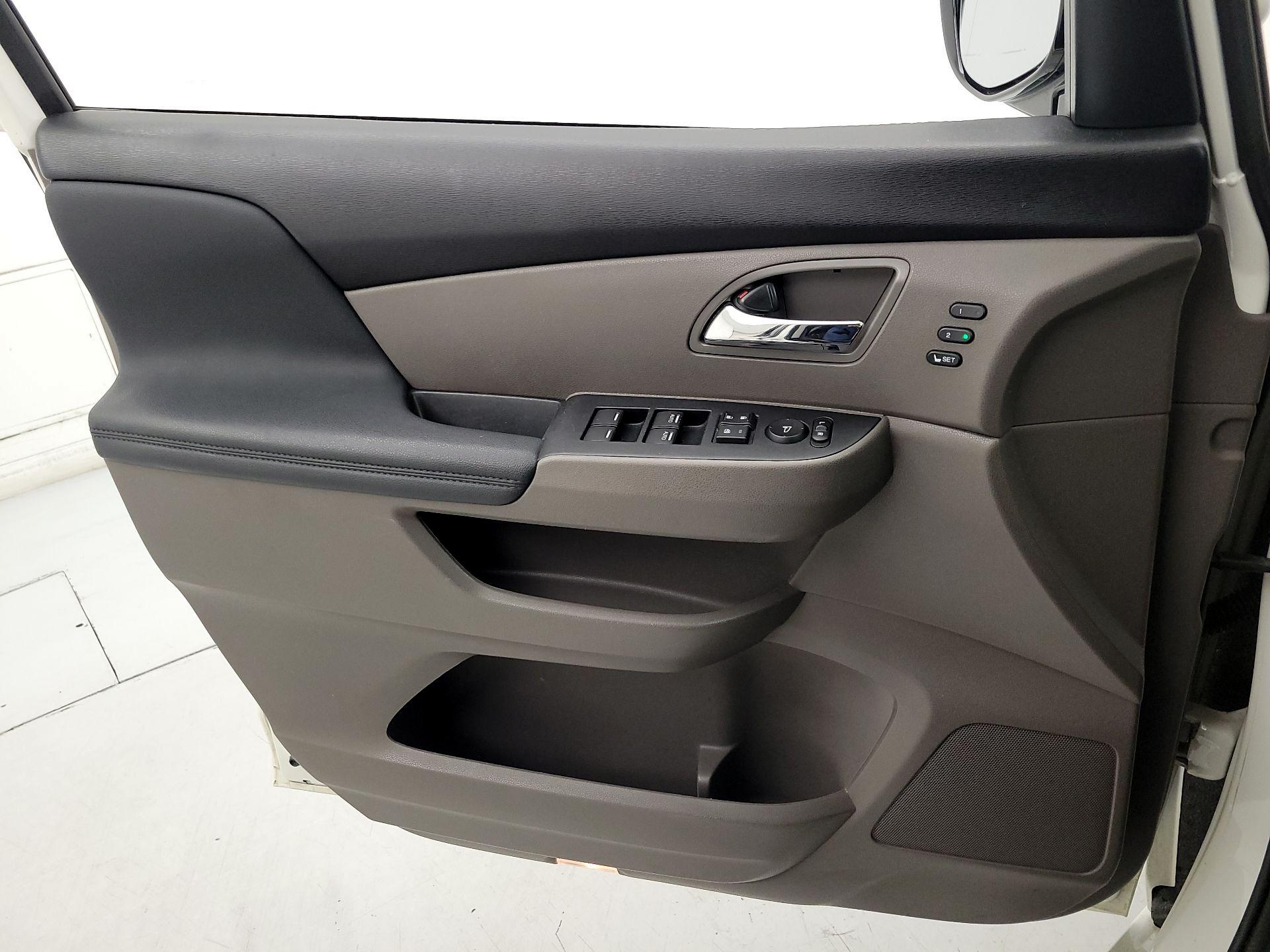 Thumbnail: 2015 Honda Odyssey - 12