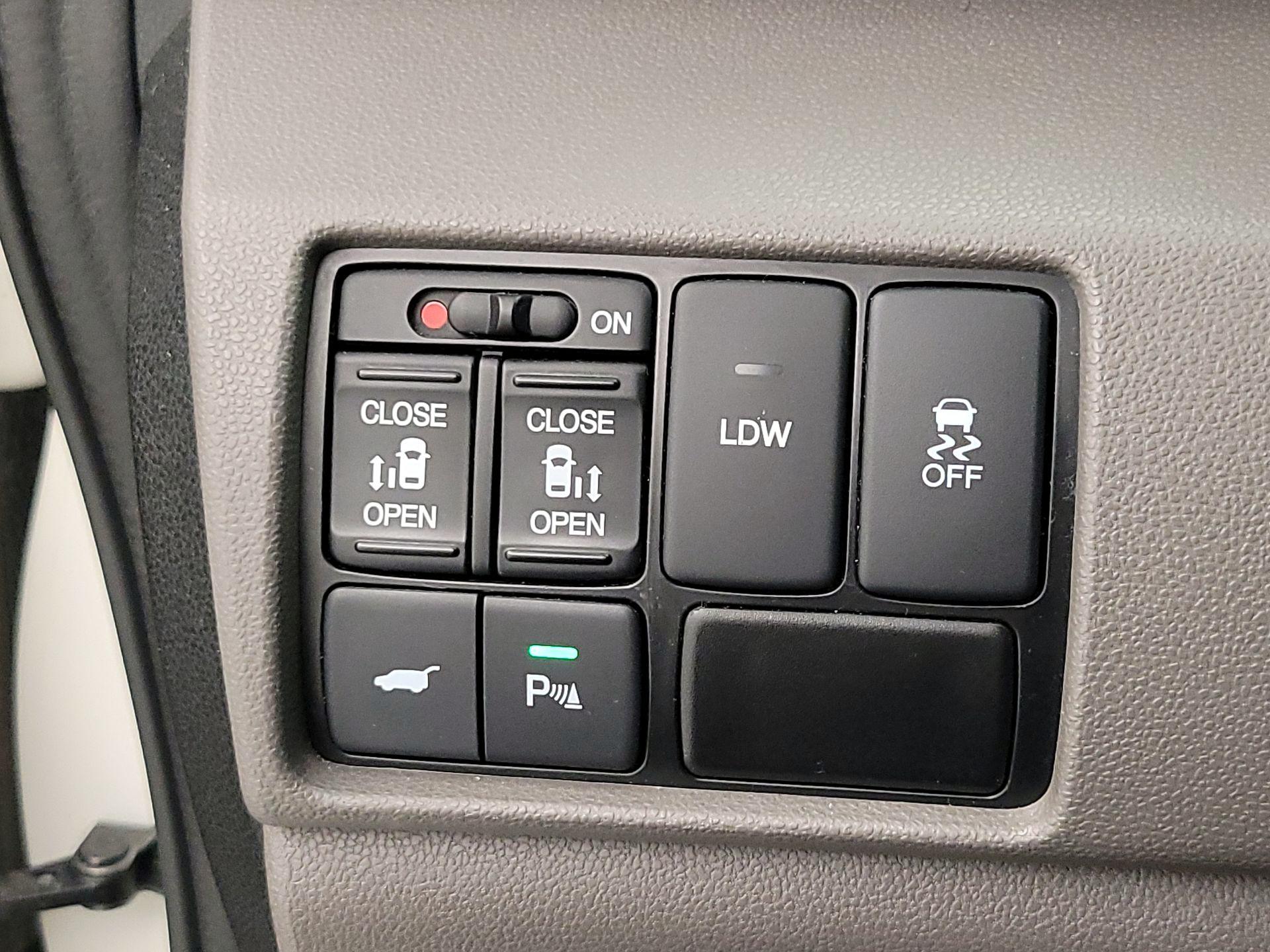 Thumbnail: 2015 Honda Odyssey - 13